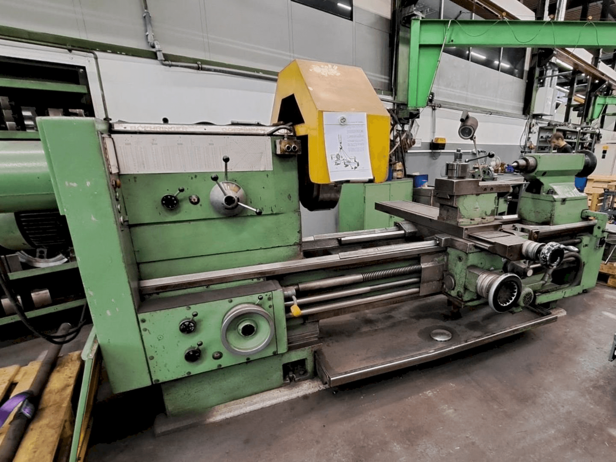 Čelní pohled na BOEHRINGER VDF V 800 stroj