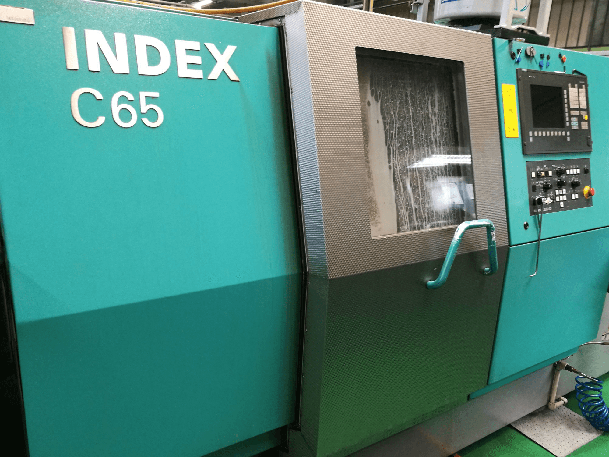 Levý pohled na Index C65 stroj