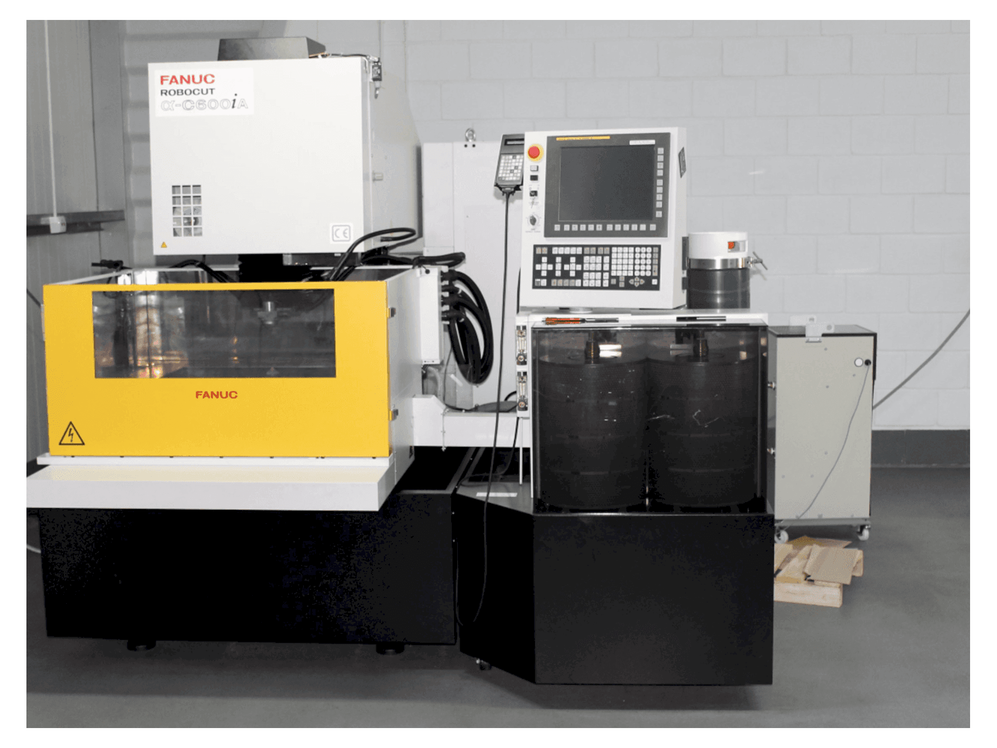 Čelní pohled na FANUC RoboCut Alfa C600iA stroj