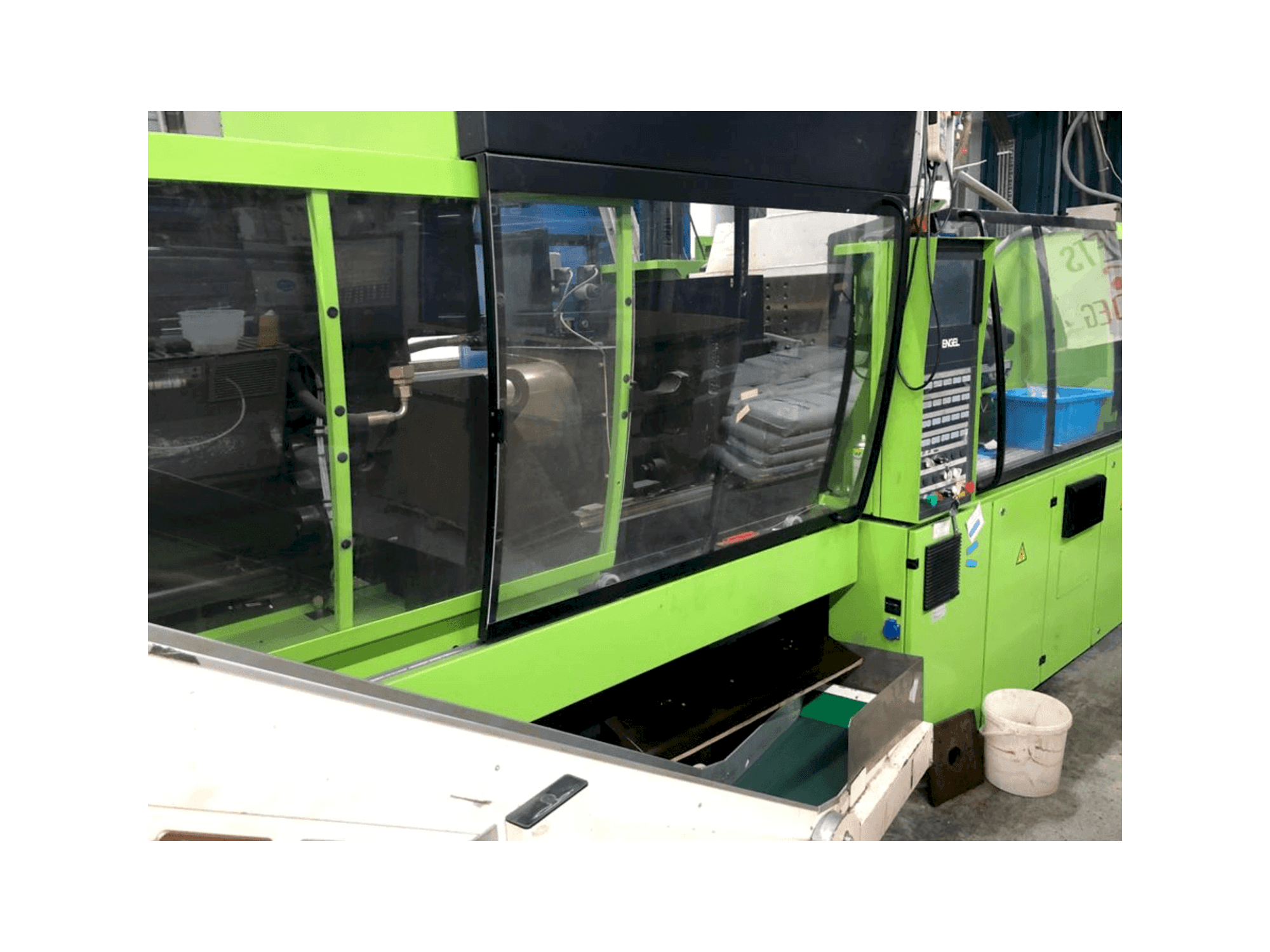 Čelní pohled na Engel VICTORY 500-120 stroj