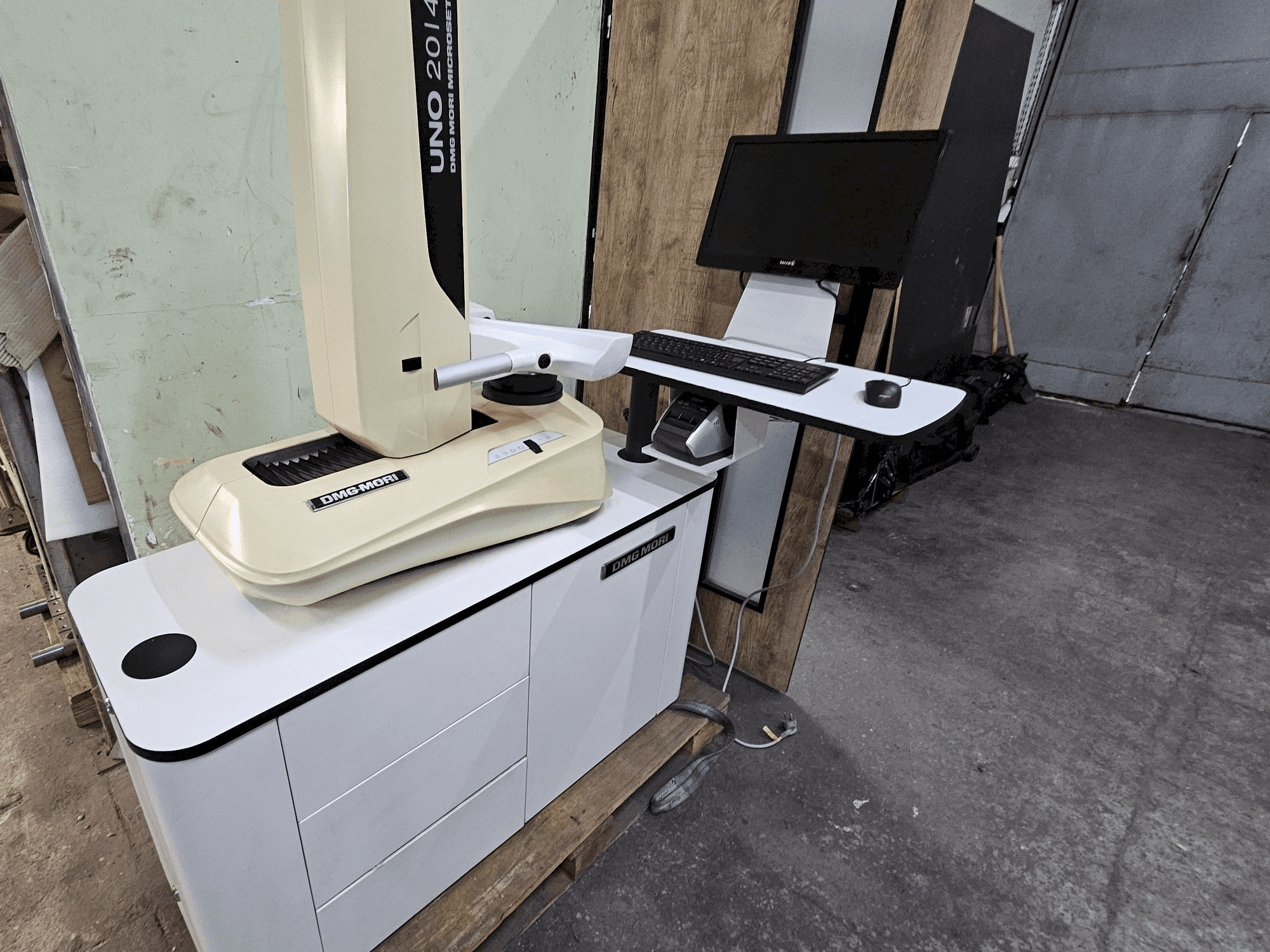 Čelní pohled na DMG MORI UNO 20/40 stroj