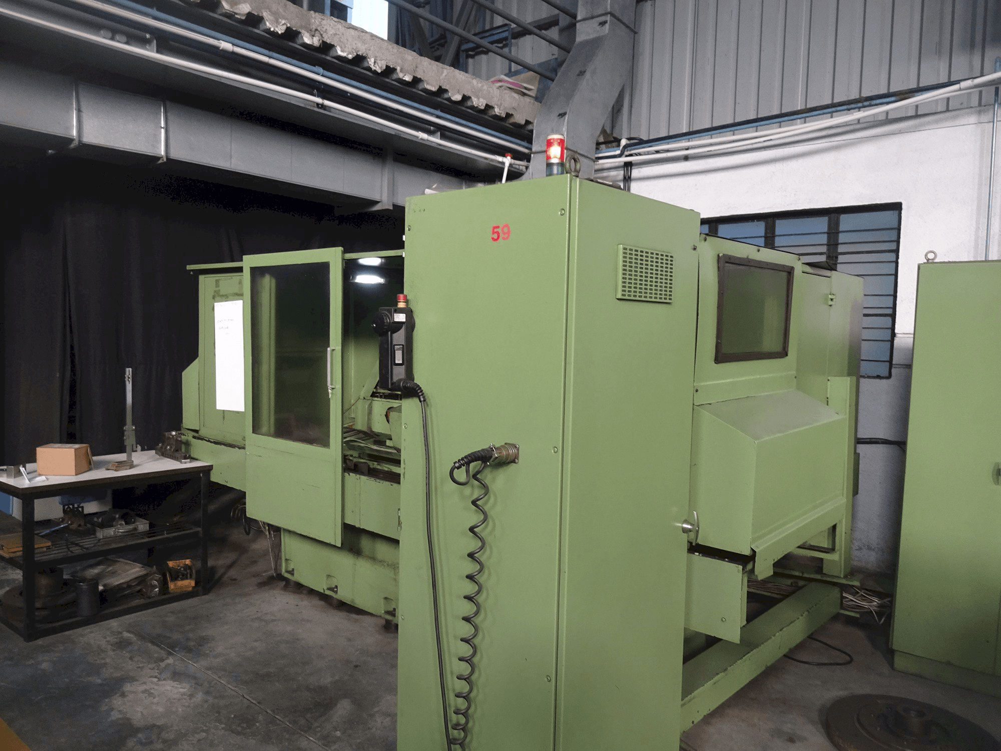 Levý pohled na LIVNIKA KIKINDA AAFD-63045CNC stroj