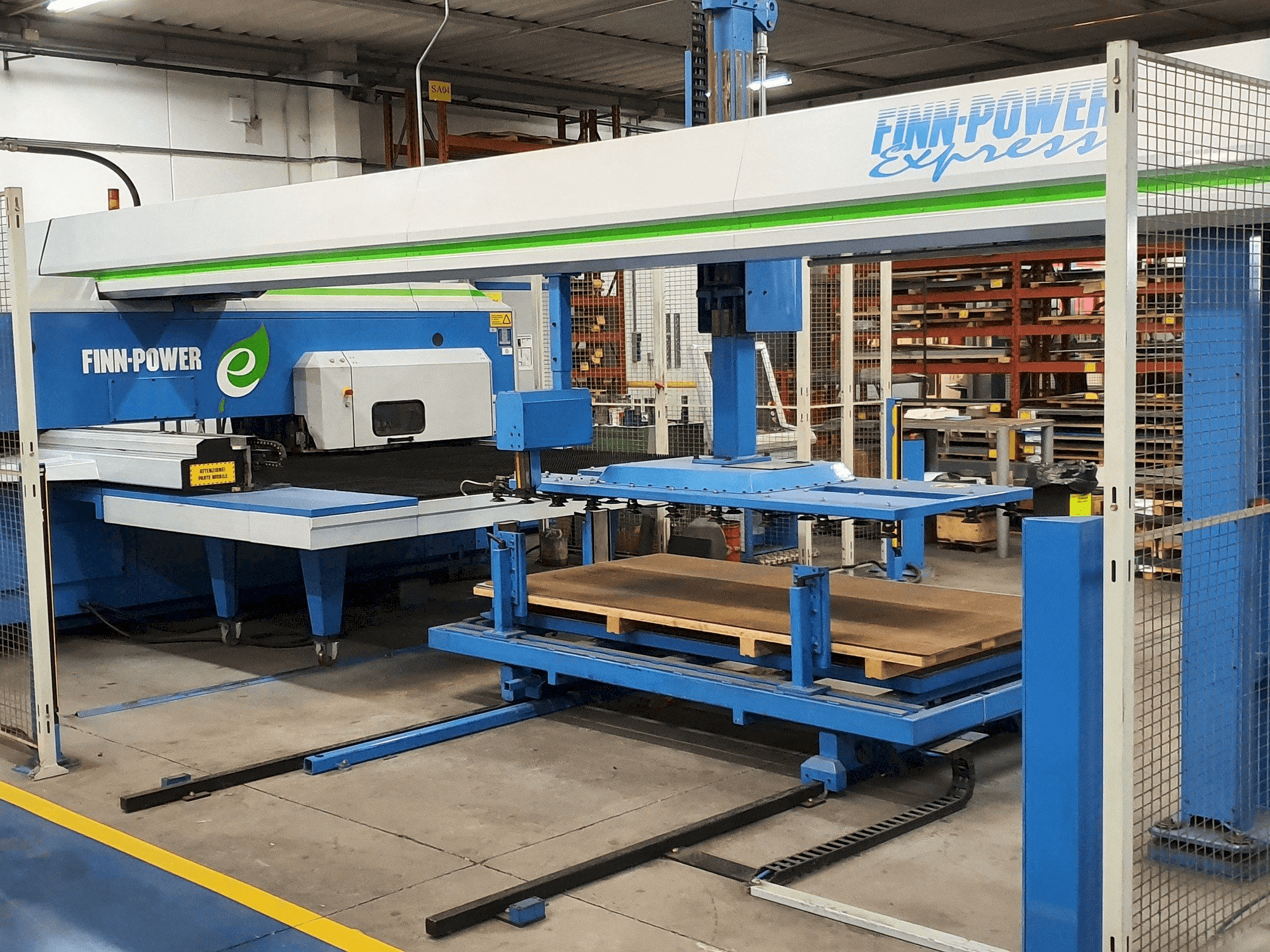 Čelní pohled na Finn-Power E5 U stroj