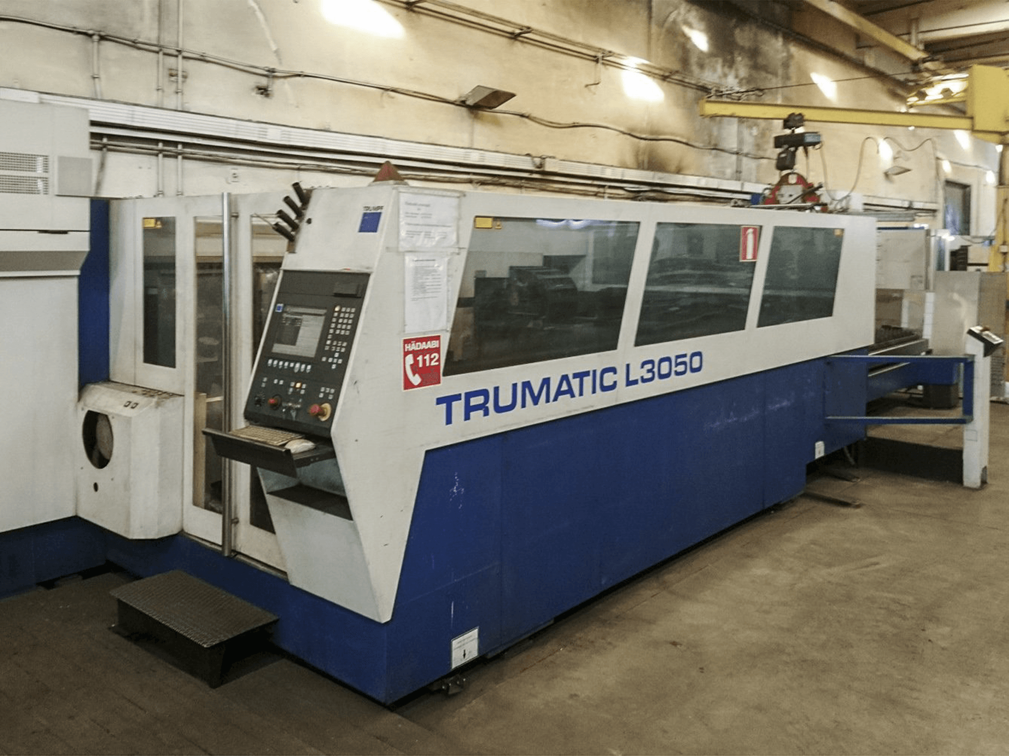 Levý pohled na Trumpf Trumatic L3050 stroj