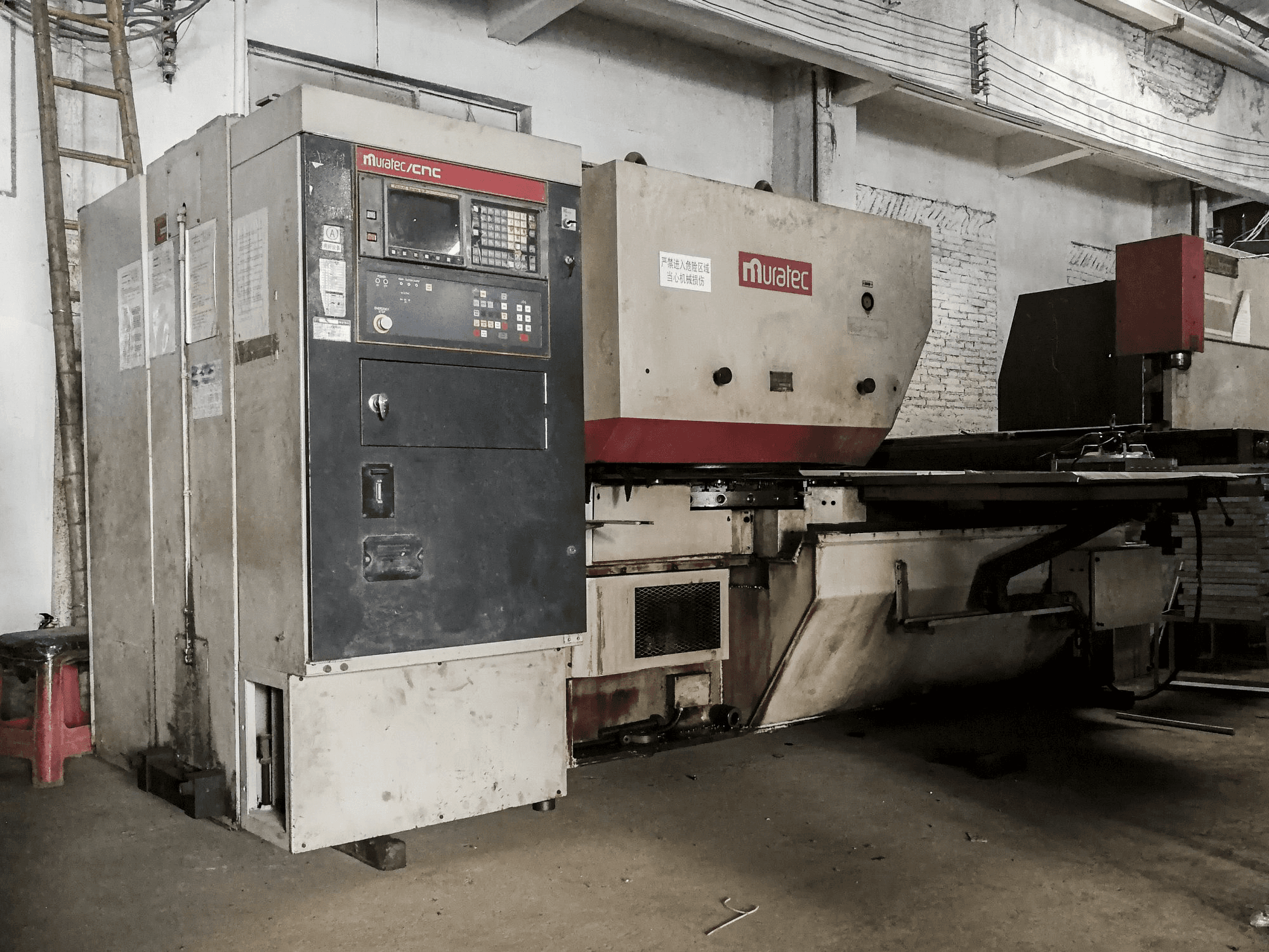 Levý pohled 1 na Murata Wiedemann C-2000 stroj