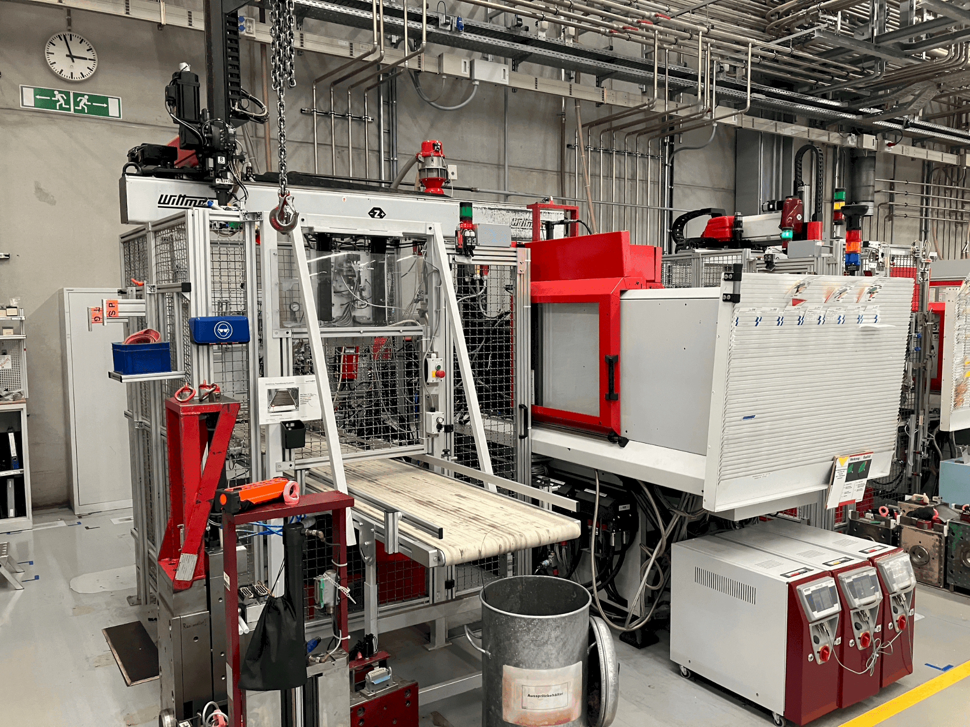 Čelní pohled na Arburg Allrounder 420 S 800-350 stroj