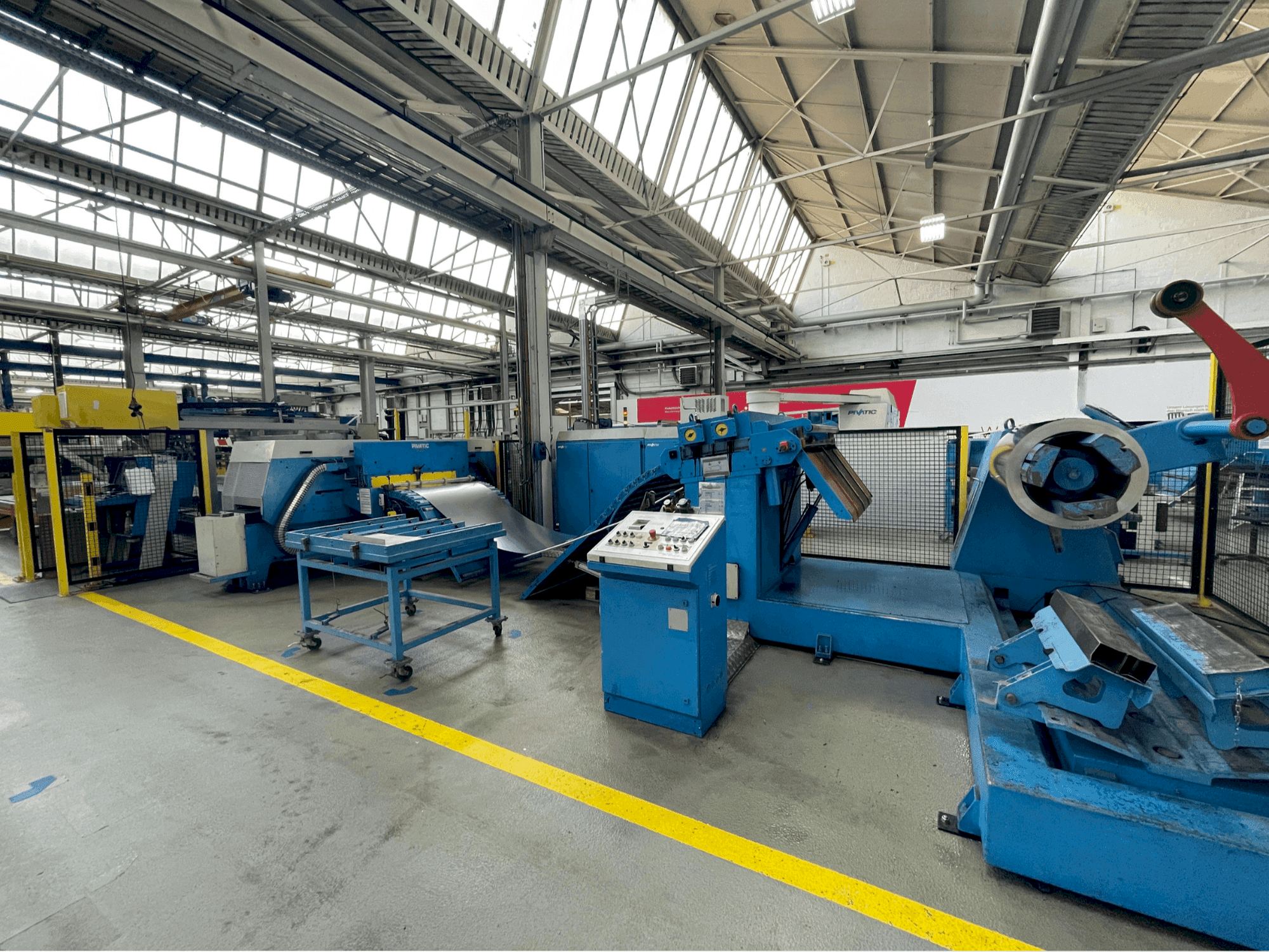 Čelní pohled na Pivatic P125 stroj