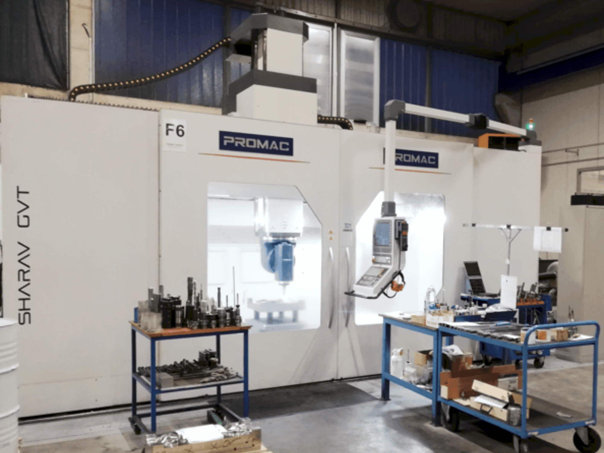 Čelní pohled na PROMAC SHARAV GTV 3.5 stroj