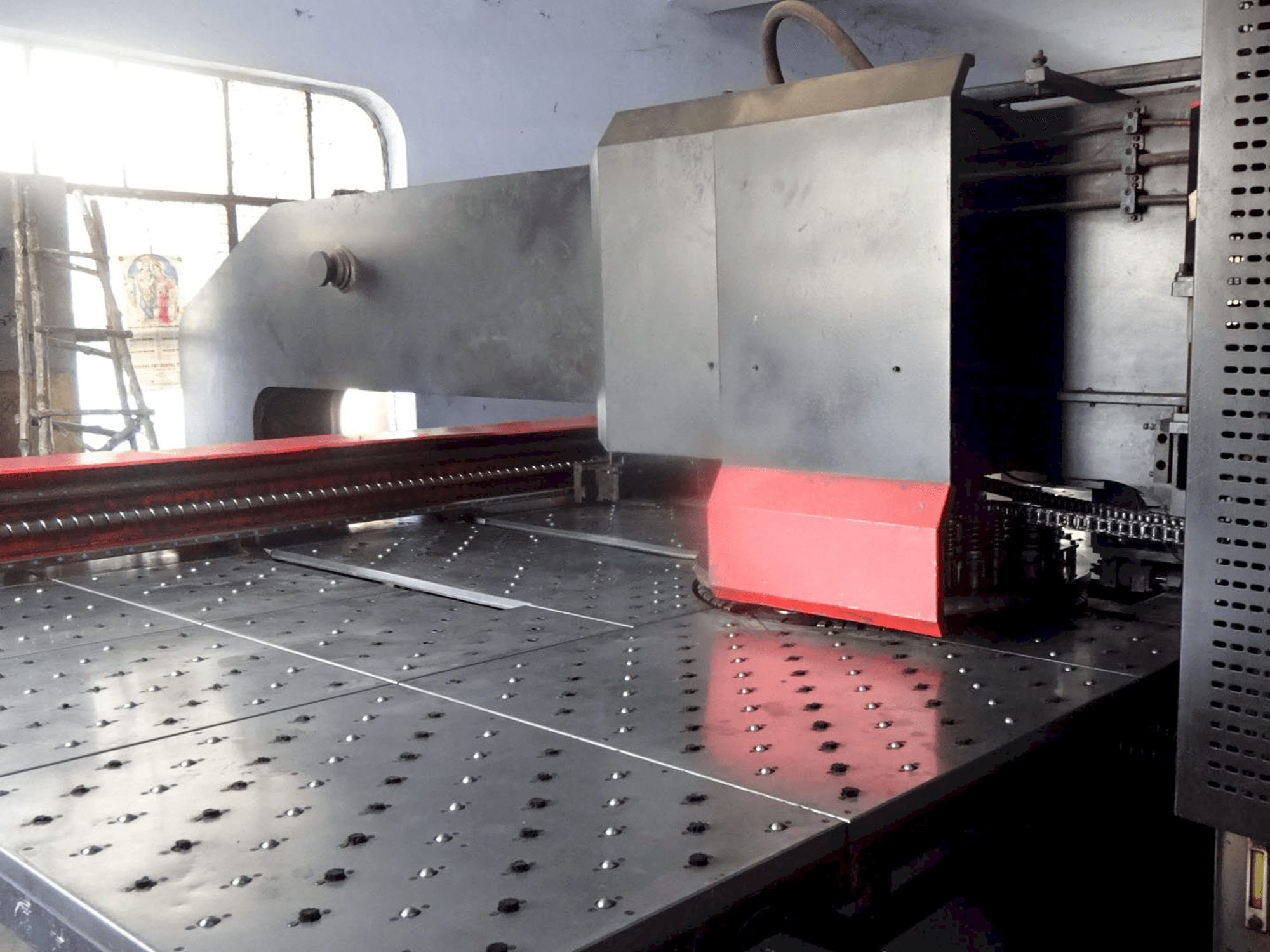 Pracovní prostor na Yangli MP 10-30 stroje