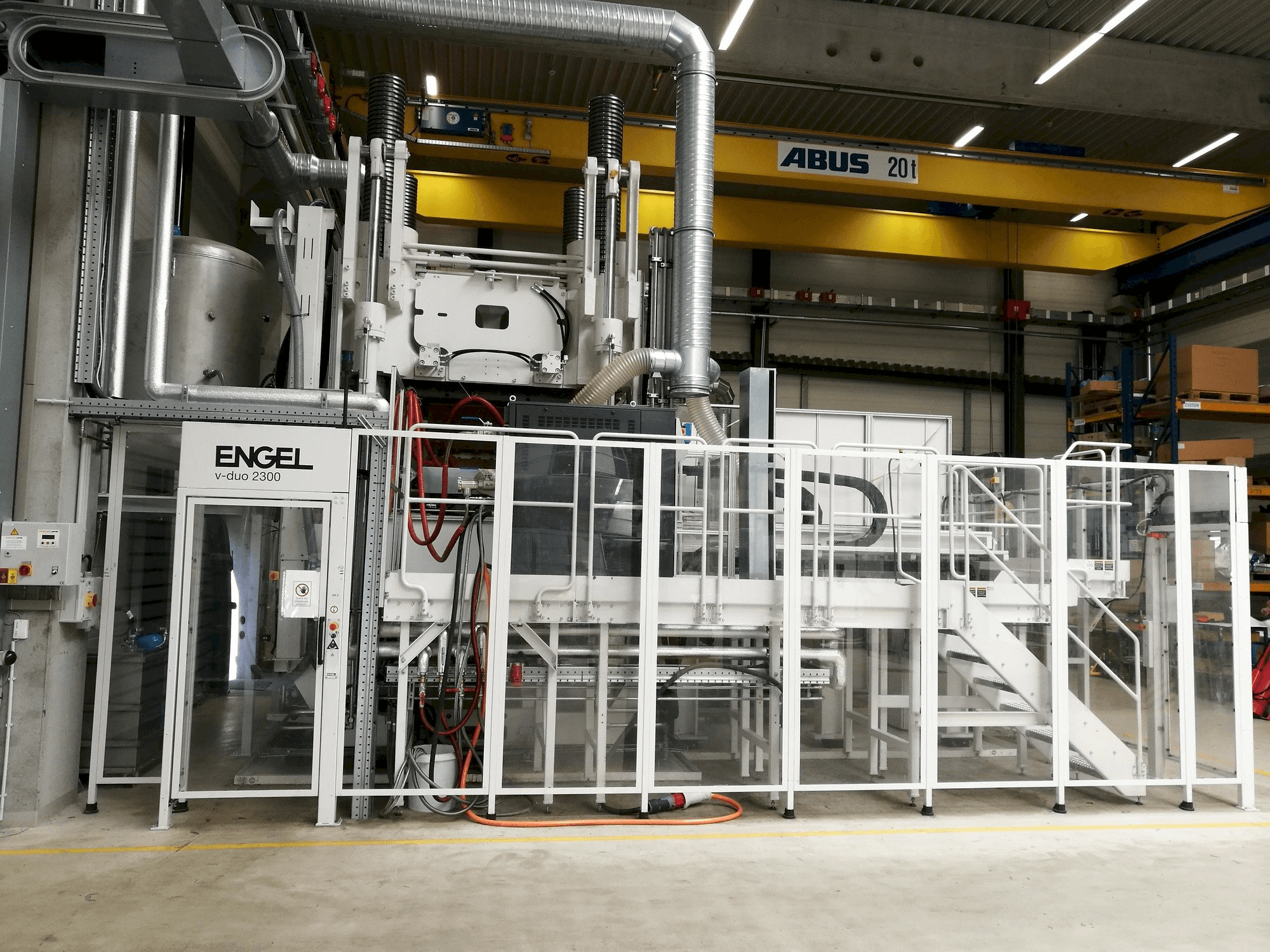 Čelní pohled na ENGEL V-Duo 2300 stroj