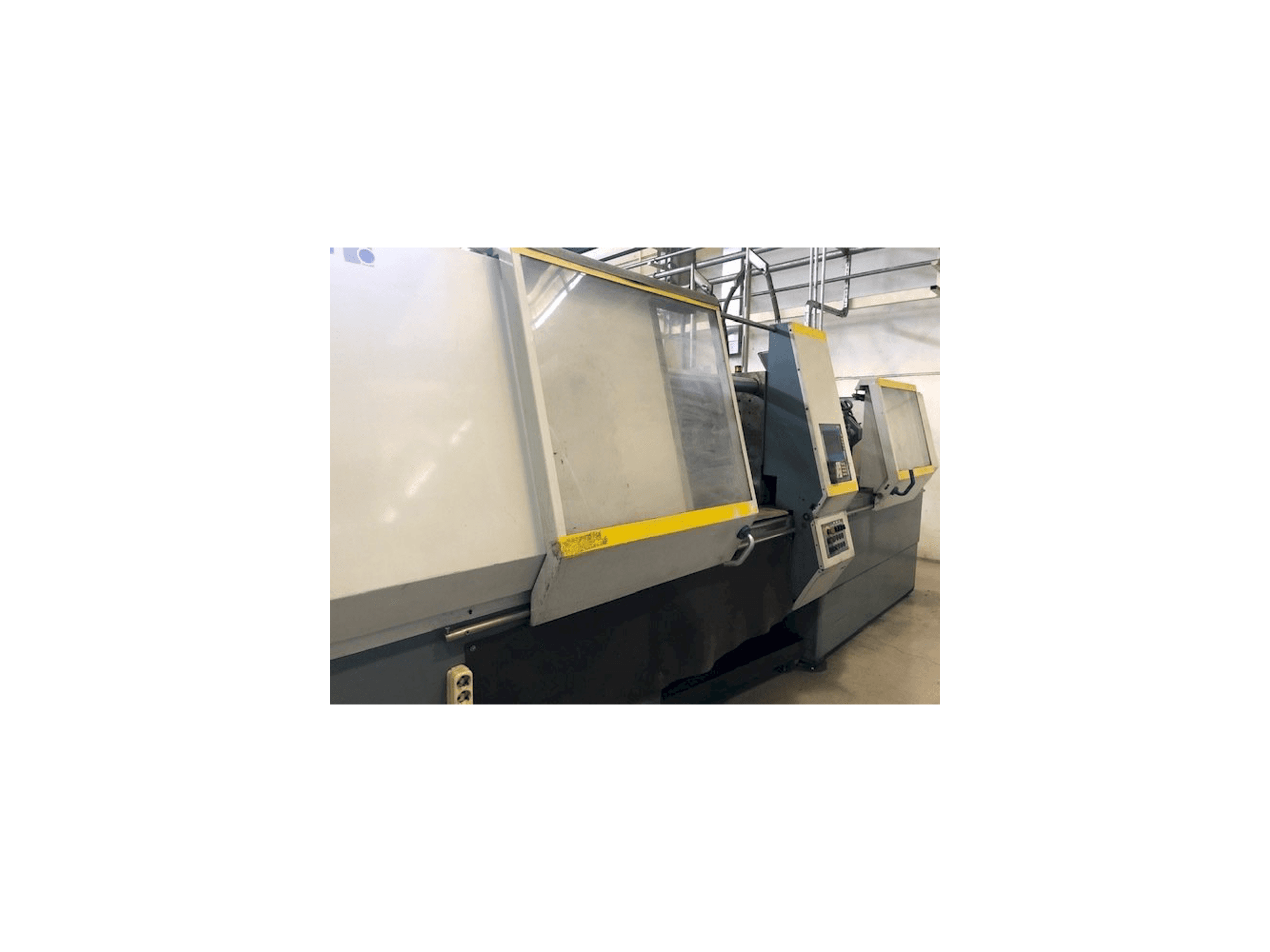 Čelní pohled na Battenfeld BA 1300/630 CDC stroj