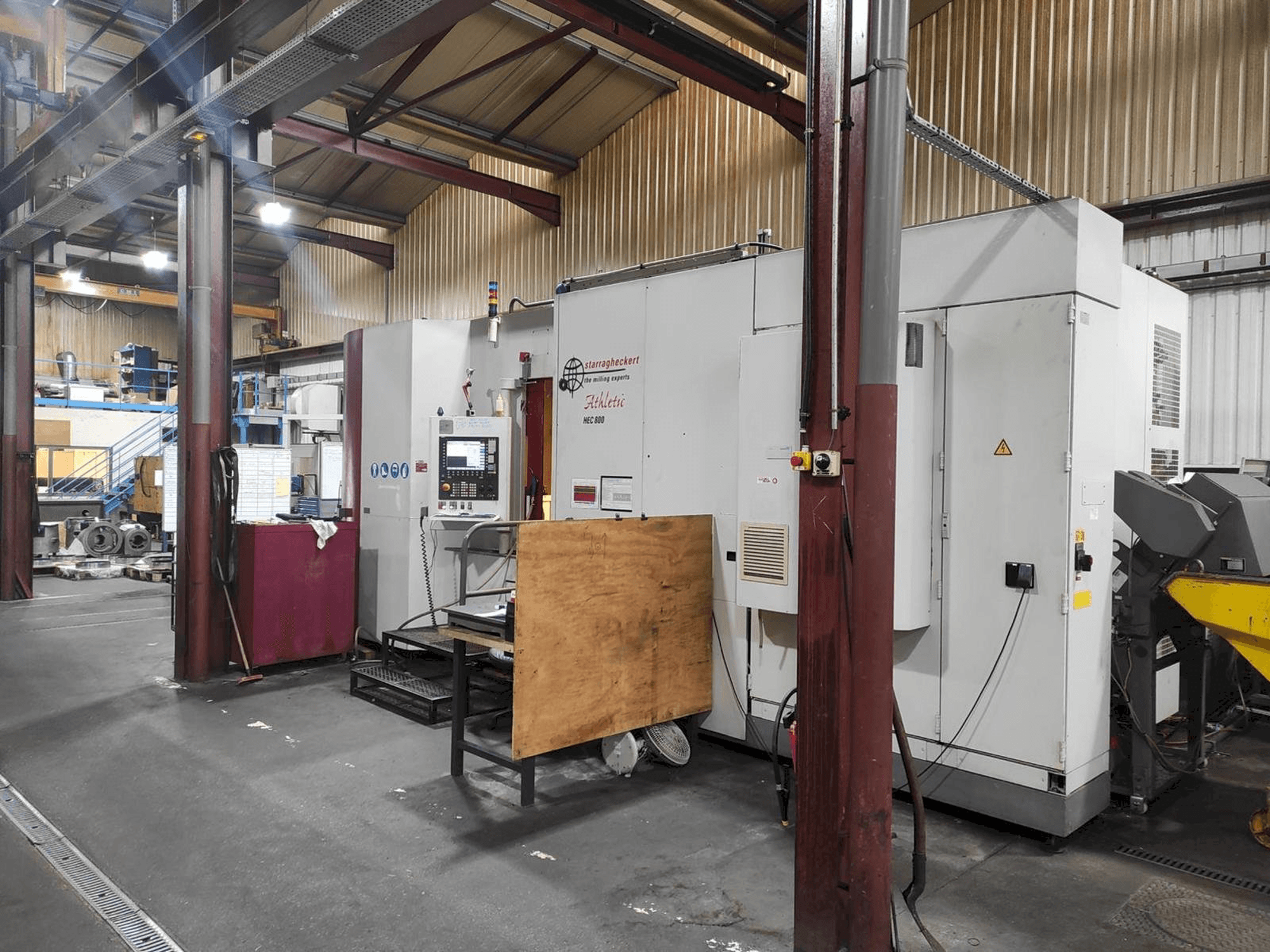 Čelní pohled na Starrag HEC 800 - 5 AXES stroj