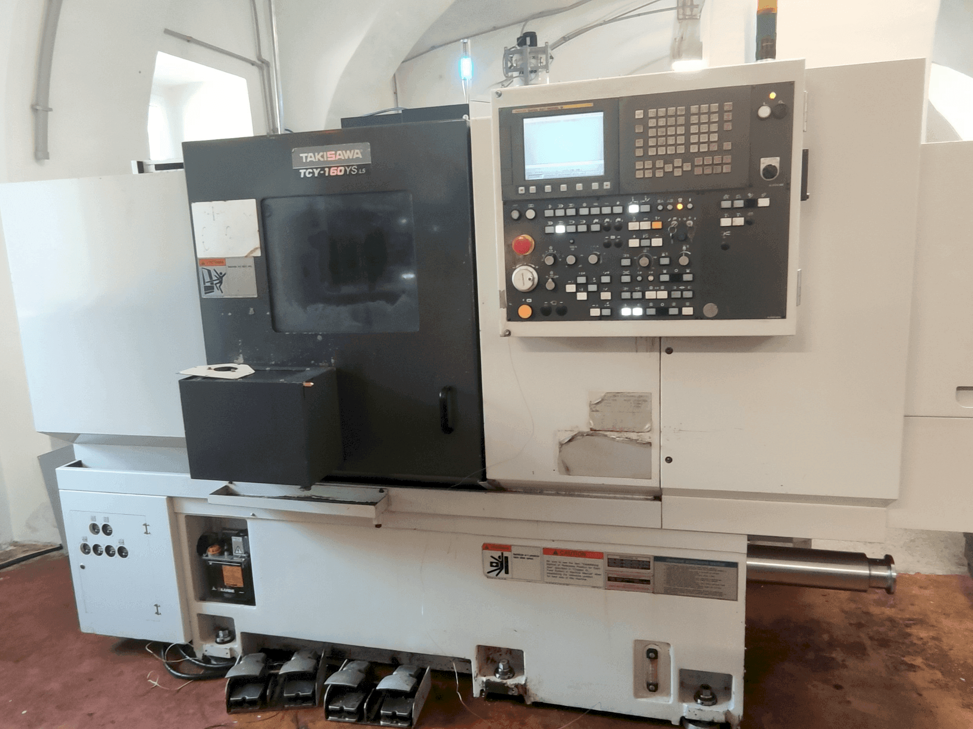 Čelní pohled na Takisawa TCY-160YS L5 stroj