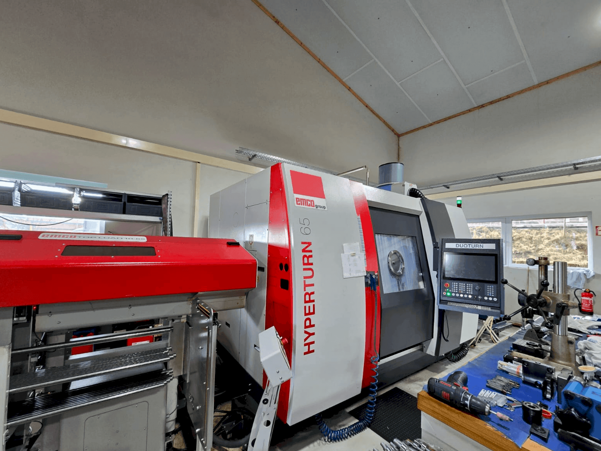 Čelní pohled na EMCO HYPERTURN 65-1300 DUOTURN stroj