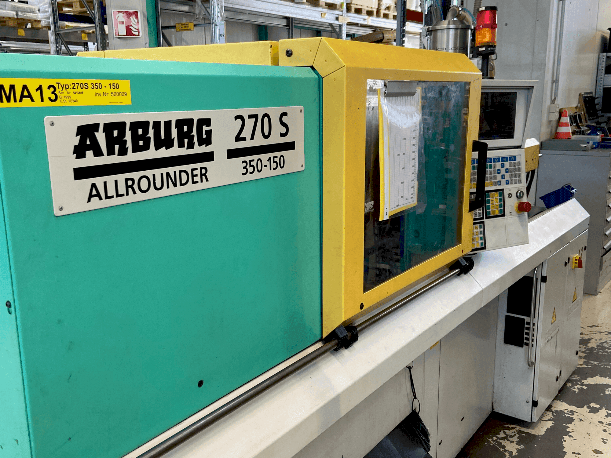 Čelní pohled na Arburg Allrounder 270 S 250-60 stroj