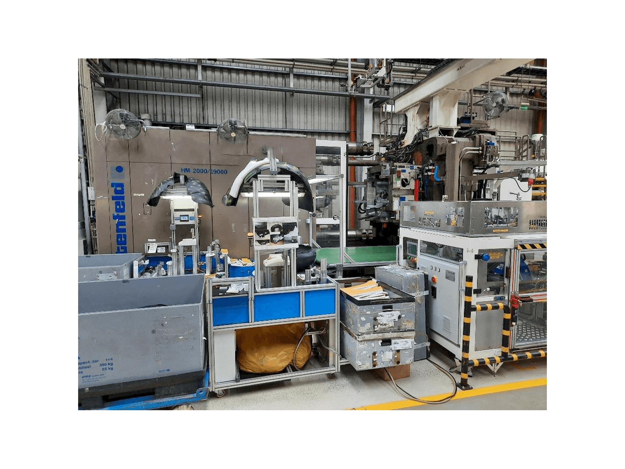 Čelní pohled na Battenfeld HM2000/19000 stroj