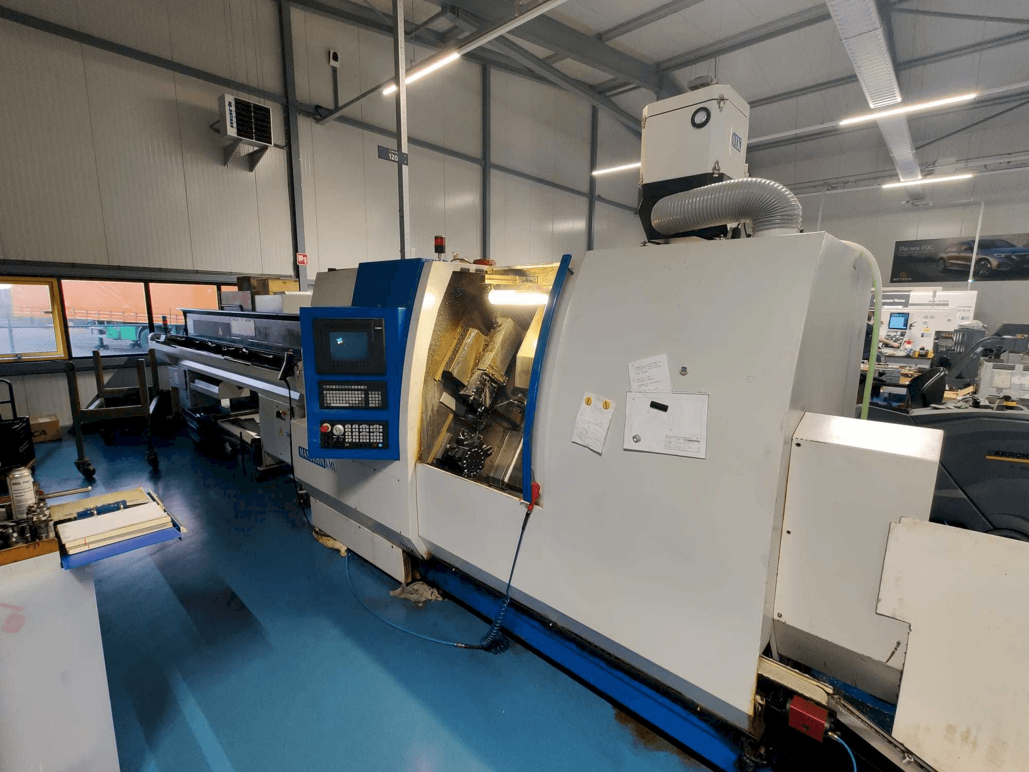 Čelní pohled na Manurhin K'MX XL 32 stroj