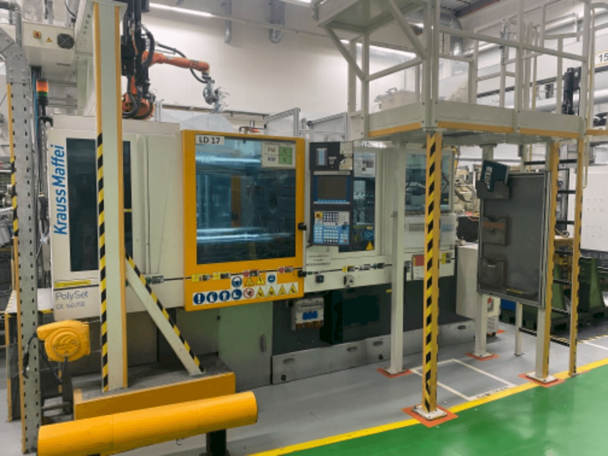 Čelní pohled na Krauss Maffei 160/750 CX POL stroj