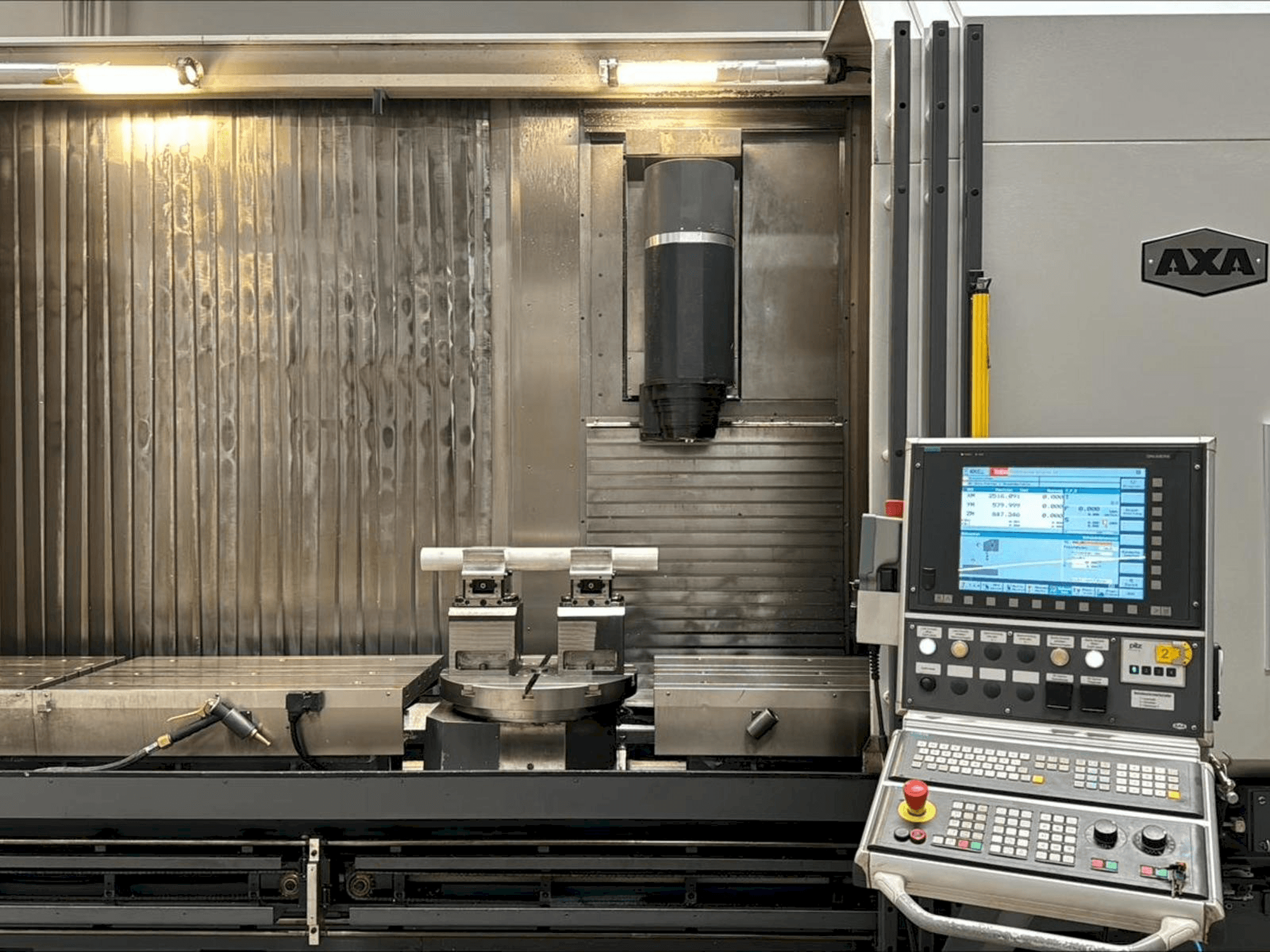 Čelní pohled na AXA VHC-2 stroj