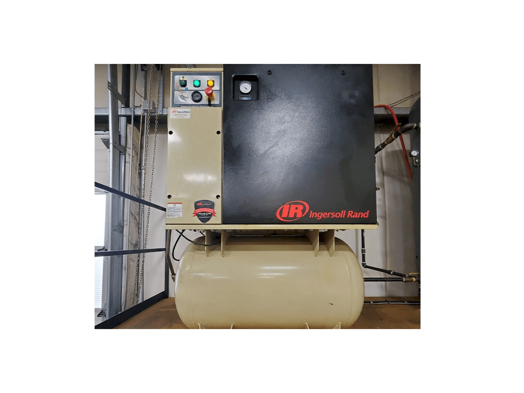 Čelní pohled na Ingersoll Rand UP6-15cTAS-125 stroj