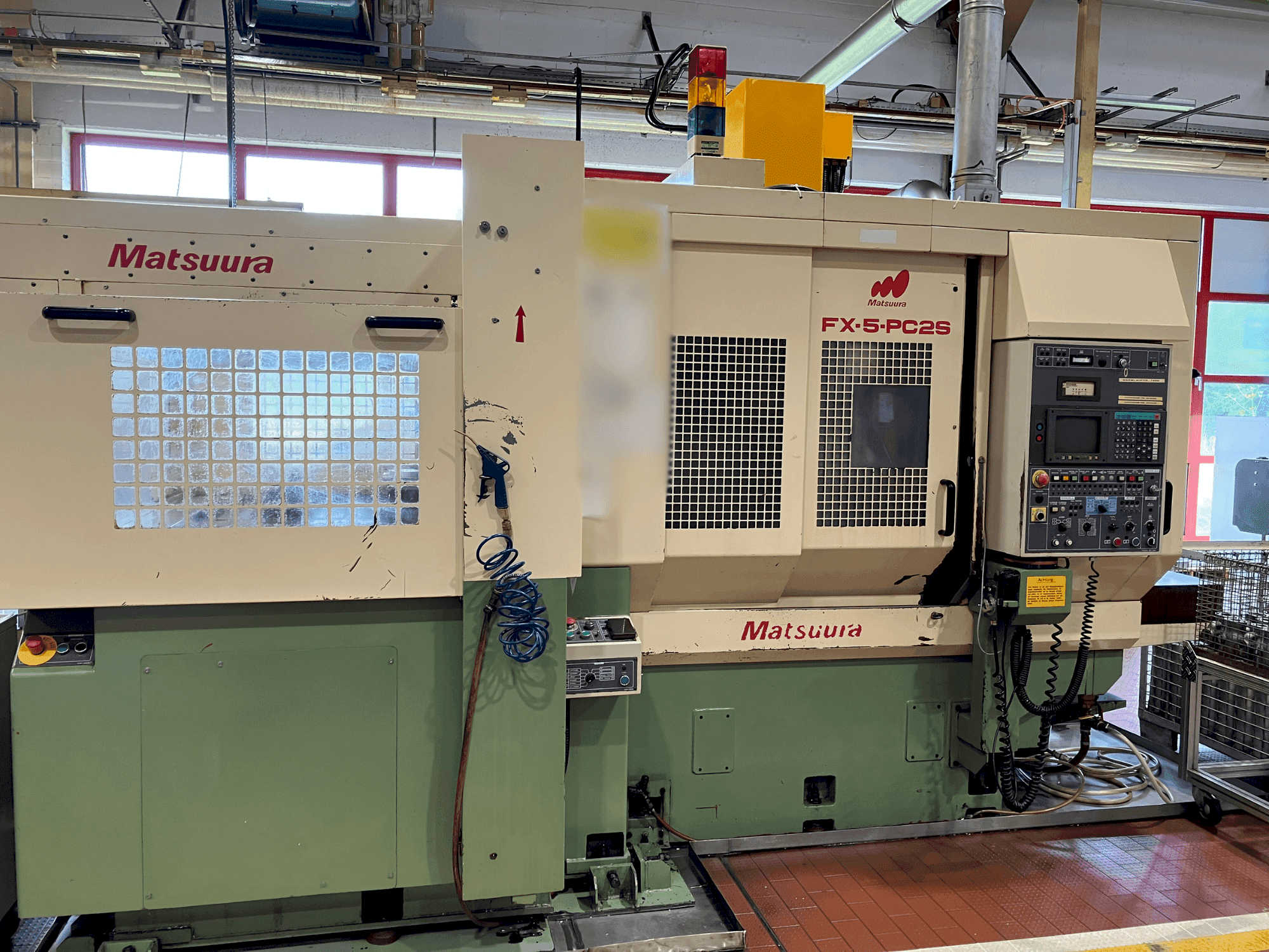 Čelní pohled na Matsuura FX-5-PC2S stroj