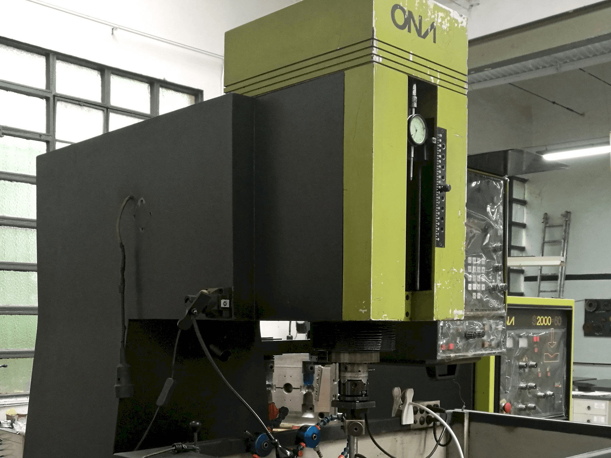 Levý pohled na ONA IN 260 stroj