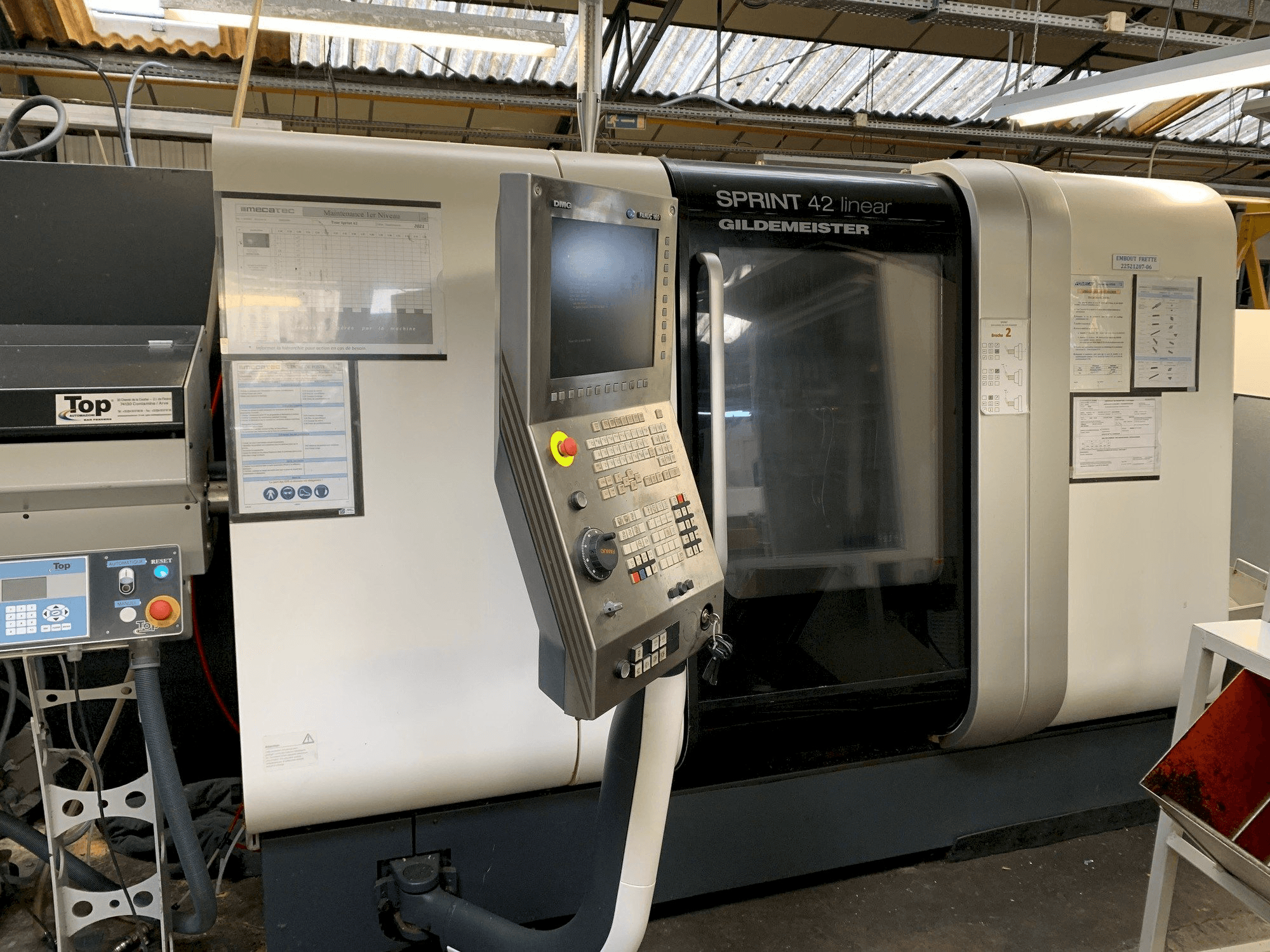 Čelní pohled na DMG SPRINT 42 linear stroj