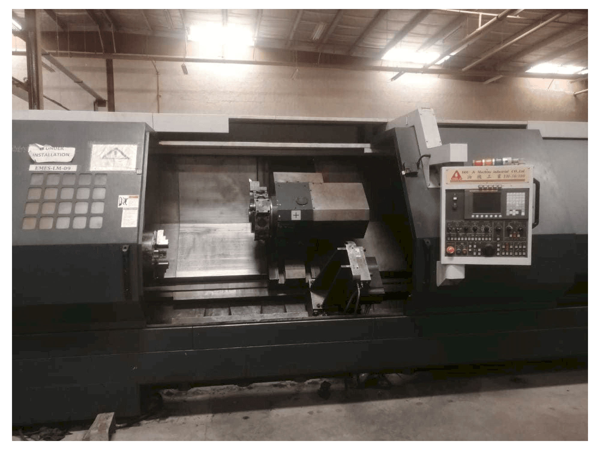 Čelní pohled na YOU JI YH-36+C/300 stroj