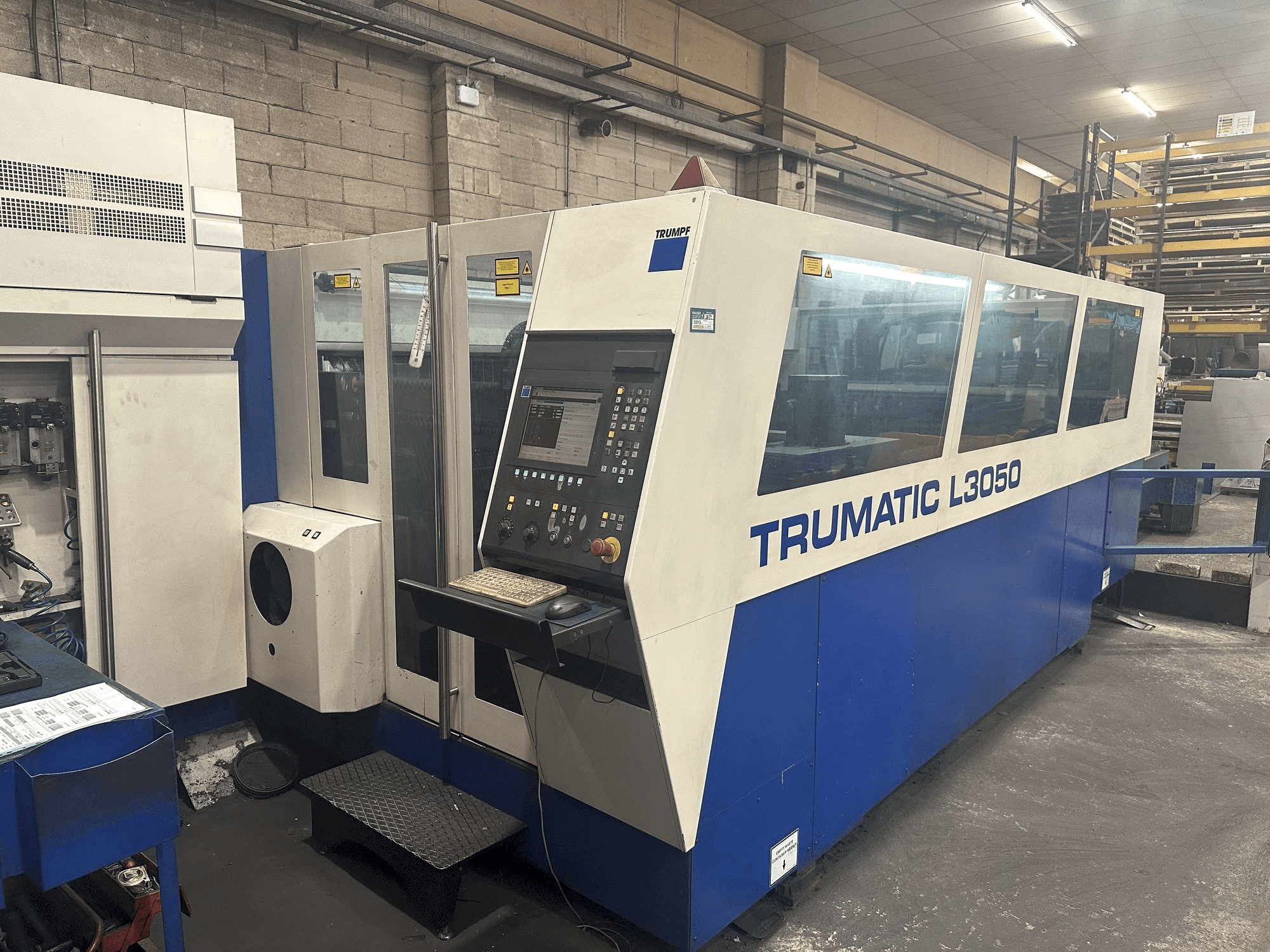 Čelní pohled na Trumpf Trumatic L3050 stroj