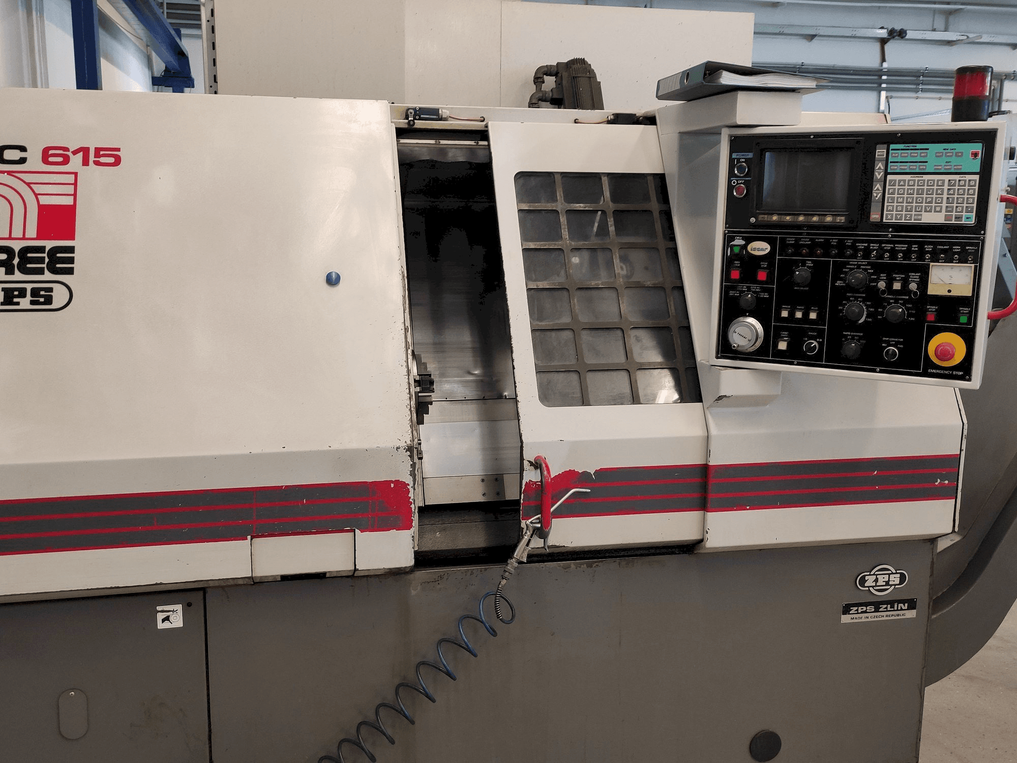 Čelní pohled na ZPS S-50 (TC-615) stroj