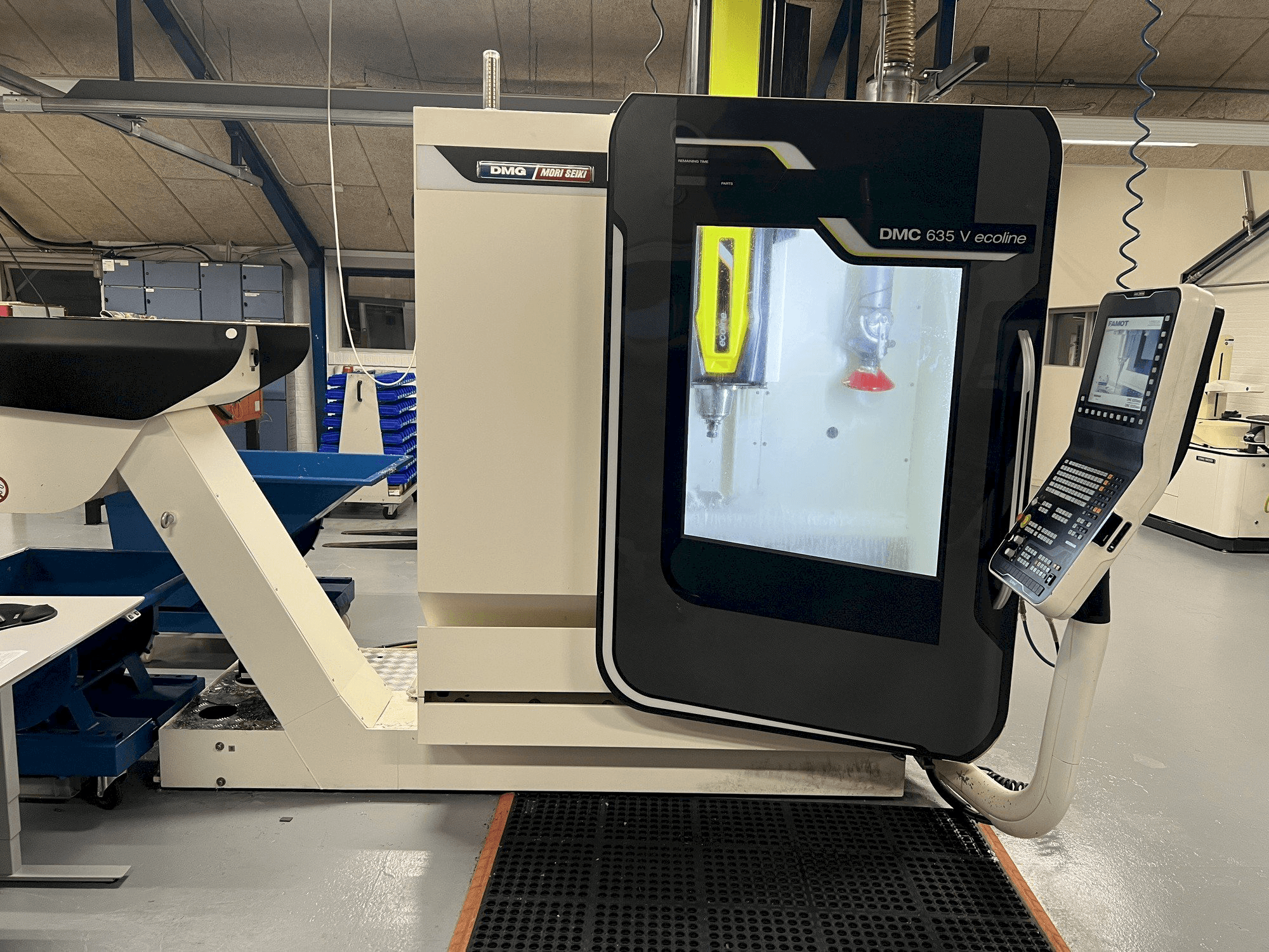 Čelní pohled na DMG Mori Seiki DMC 635 V ECOLINE stroj
