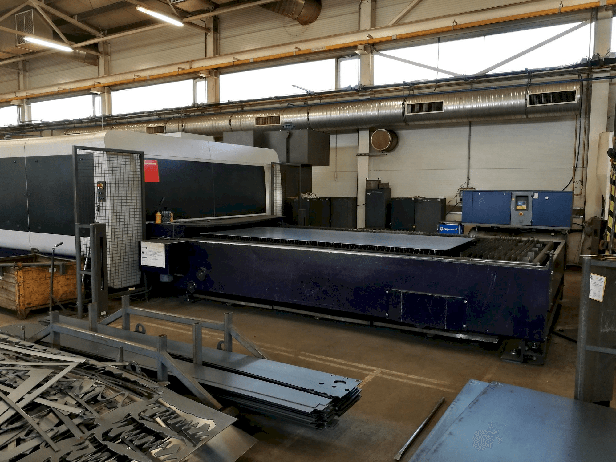 Levý boční pohled na Bystronic BySprint Fiber 4020 stroj