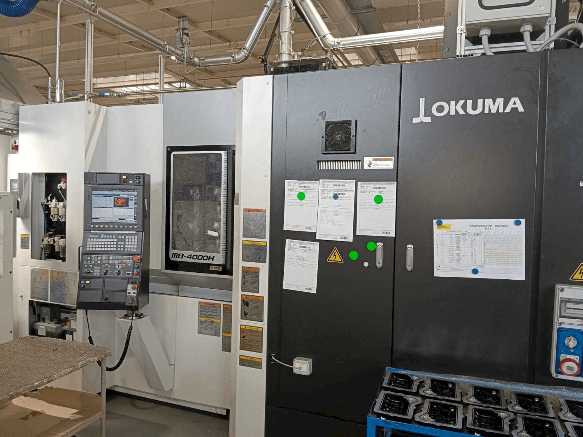 Čelní pohled na Okuma MB-4000H stroj