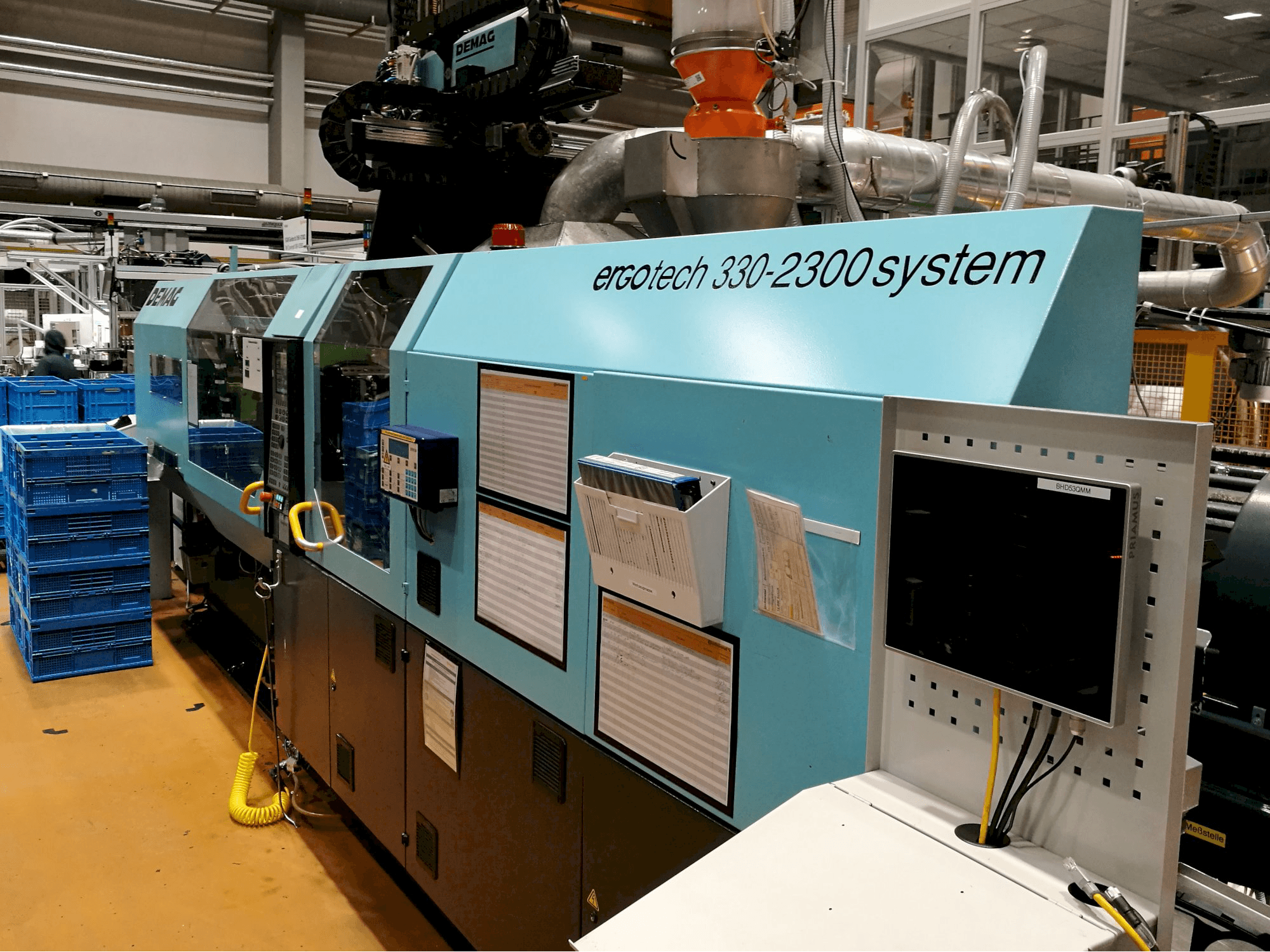 Pravý pohled na DEMAG Ergotech 330-2300 stroj