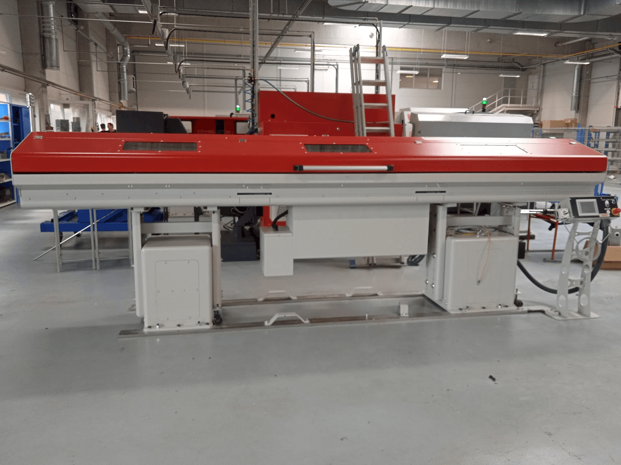 Čelní pohled na TOP Automazioni ETL8-42 stroj