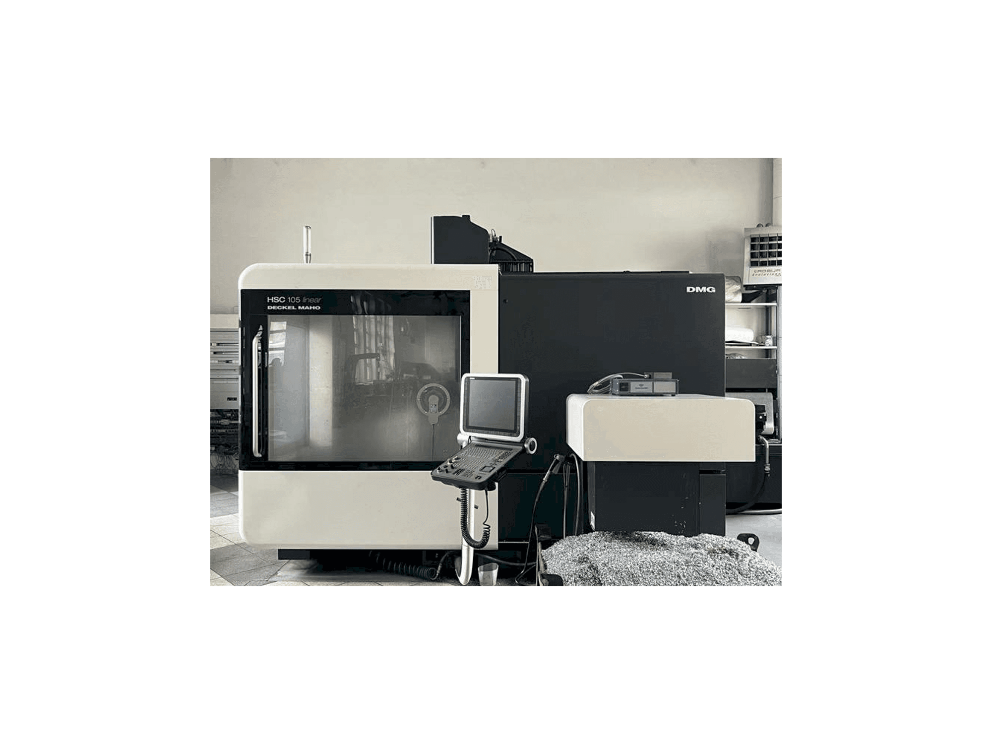 Čelní pohled na DMG HSC 105 linear stroj