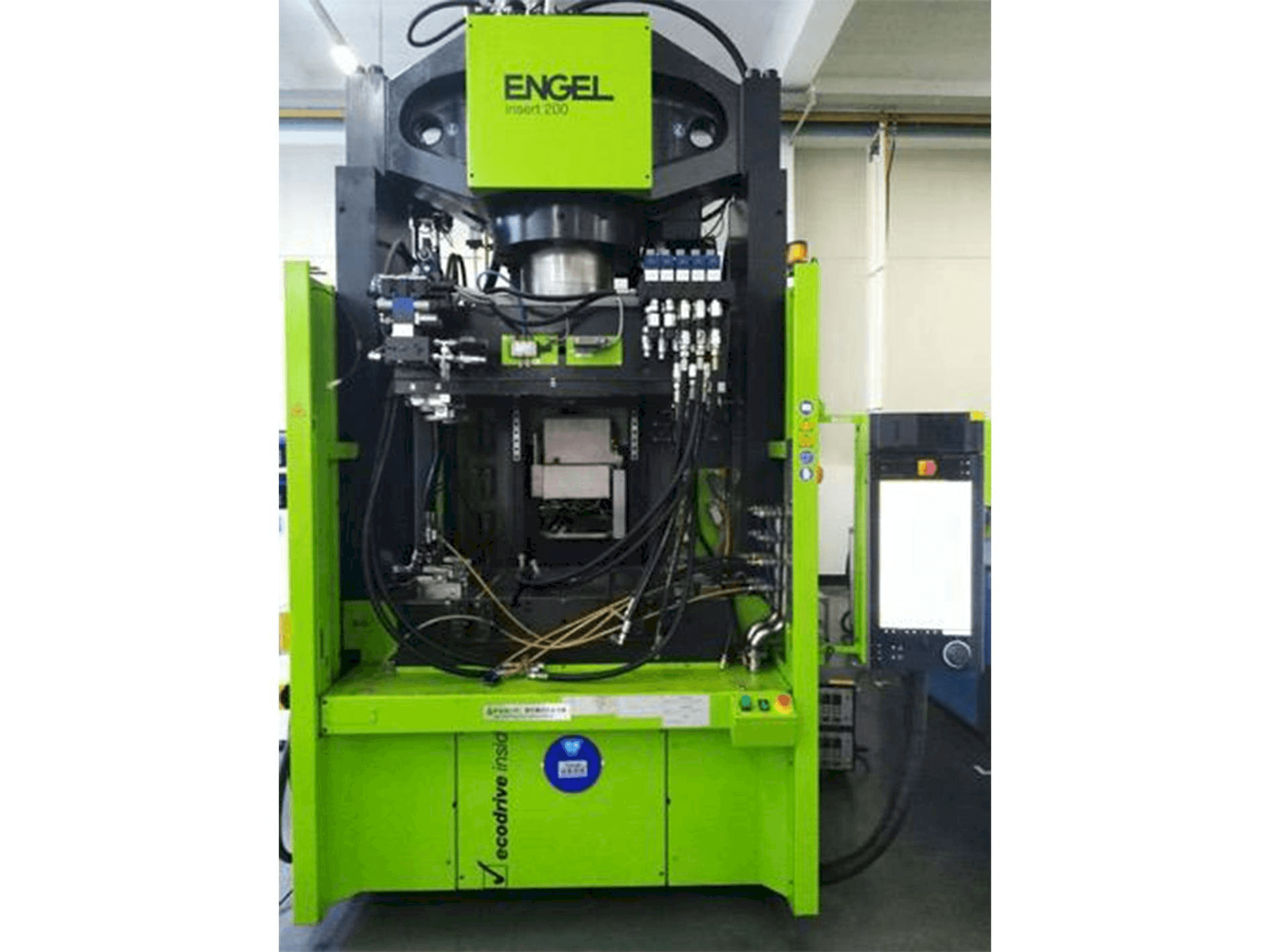Čelní pohled na ENGEL insert 1350H / 200 with MuCell stroj