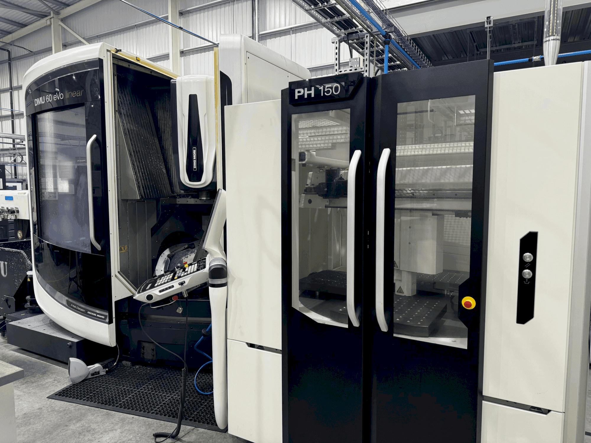 Čelní pohled na DMG MORI DMU 60 eVo + PH150 stroj