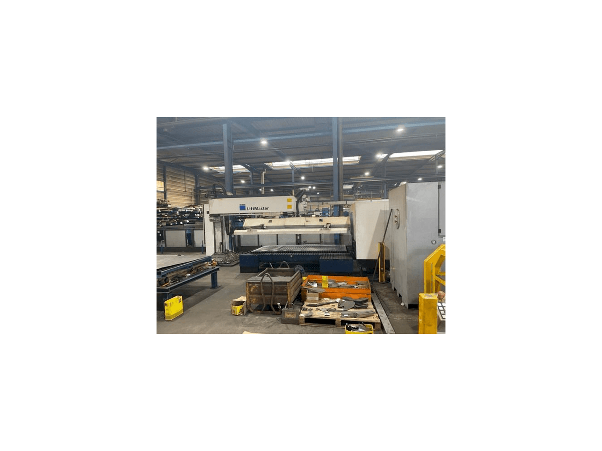 Čelní pohled na Trumpf Trulaser 3030 stroj