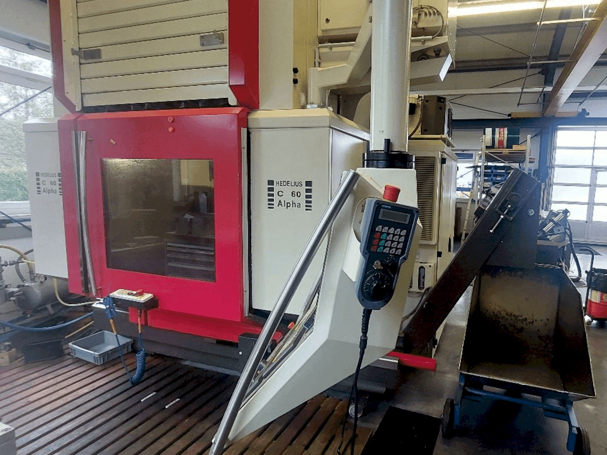 Čelní pohled na HEDELIUS C60 ALPHA 800 stroj