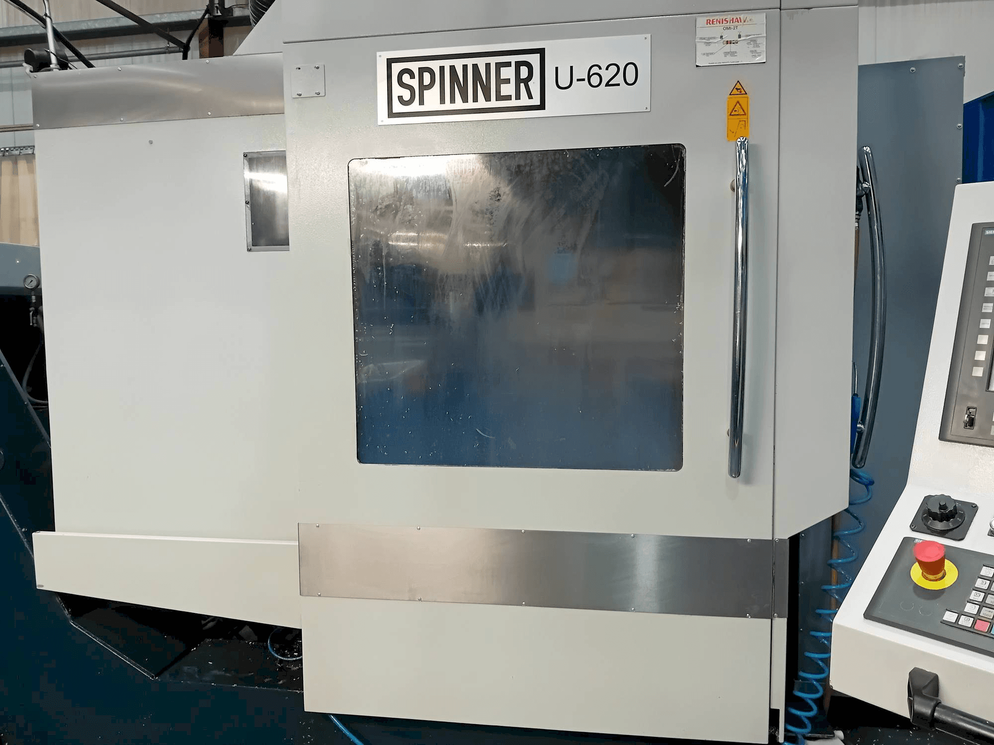Čelní pohled na SPINNER U5-620 stroj