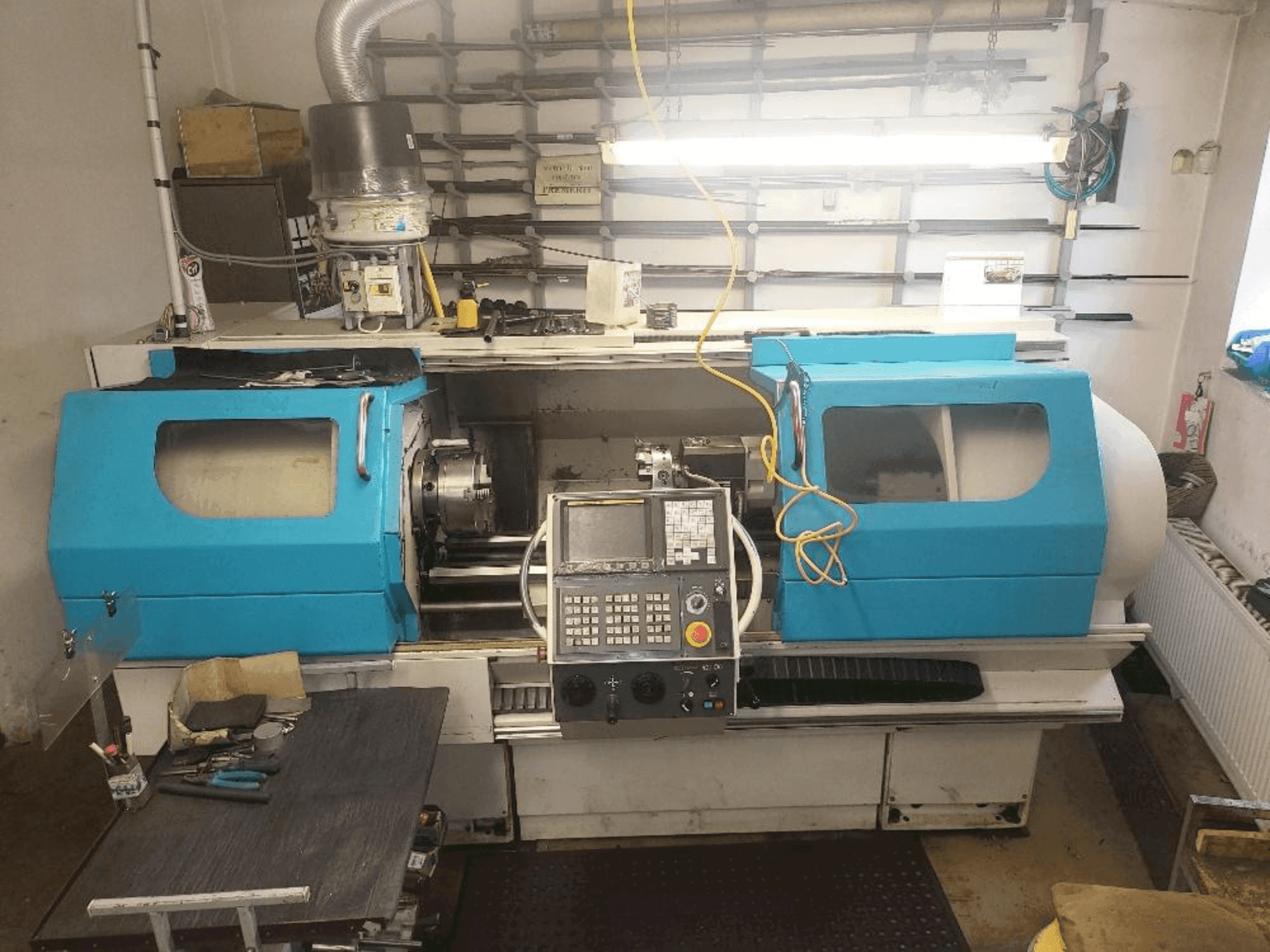 Čelní pohled na 600 Lathes Multiturn 2000 stroj