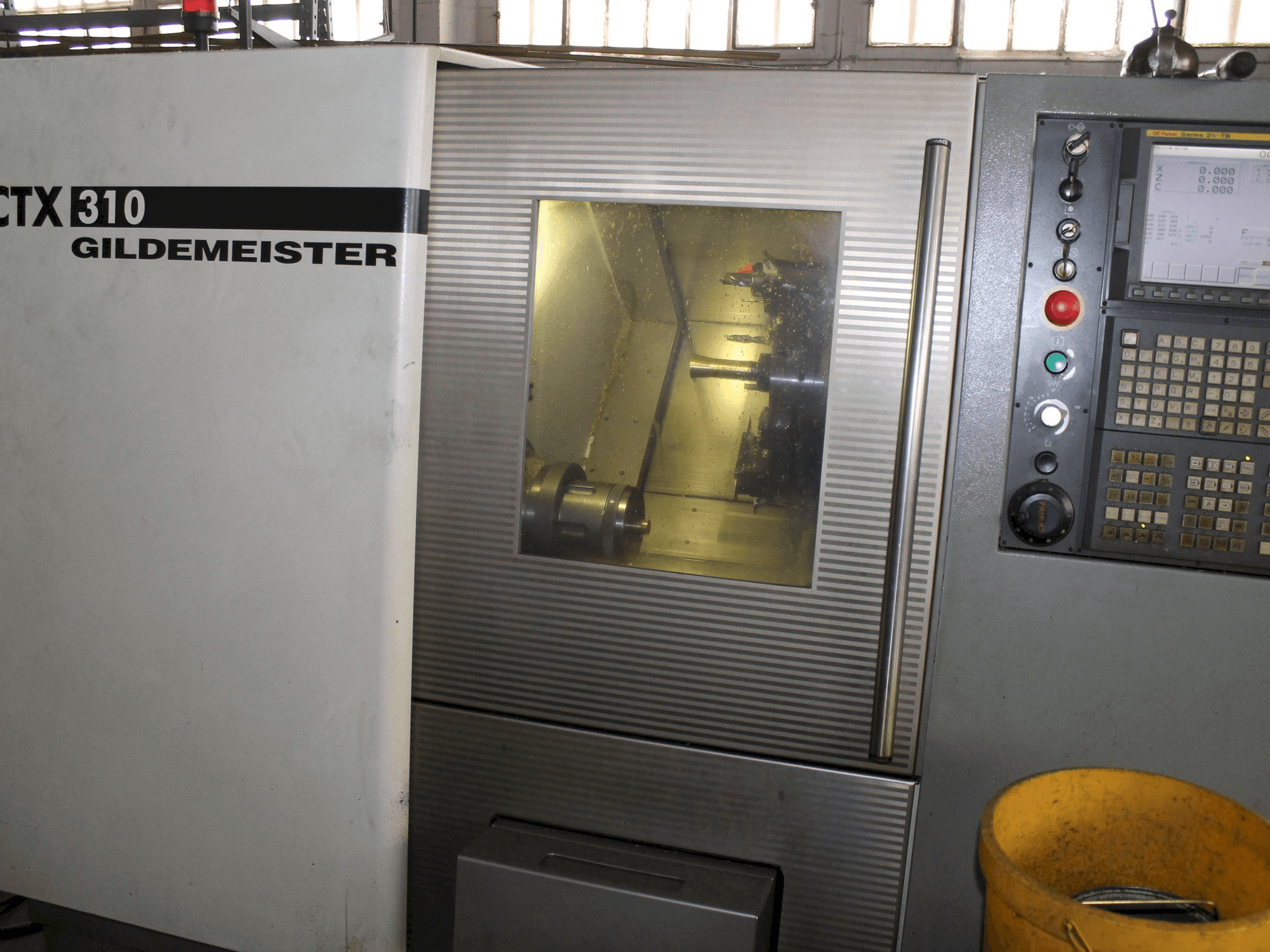 Čelní pohled na Gildemeister CTX - 310 stroj