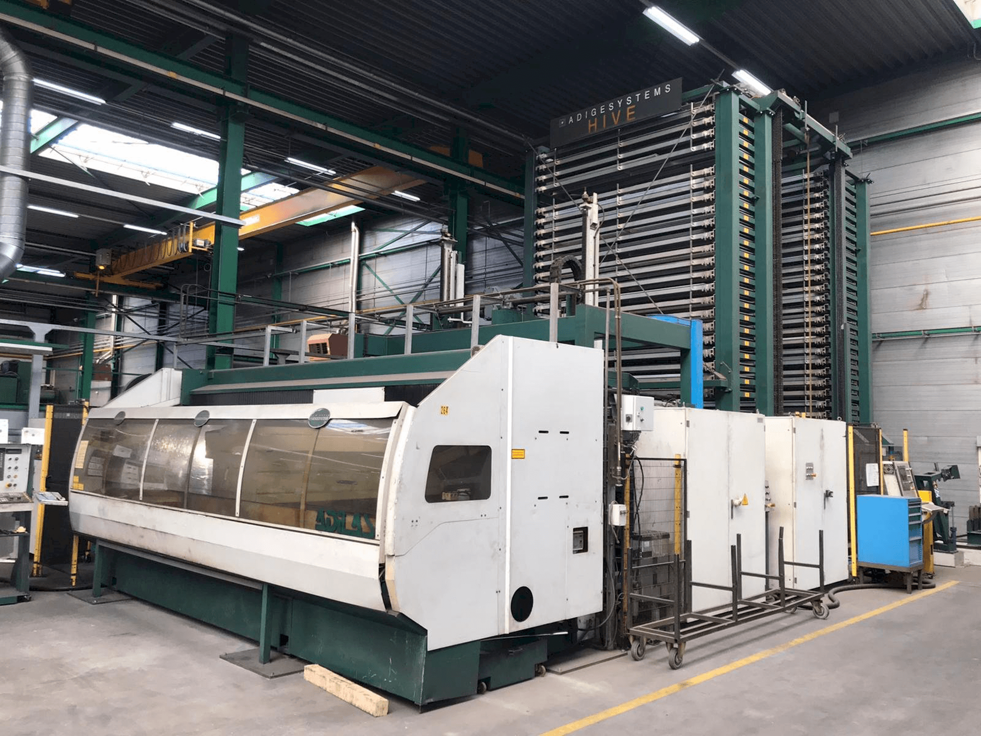 Čelní pohled na BLM Adige Adilas 3,2kW CO2 laser 3015 + automation stroj