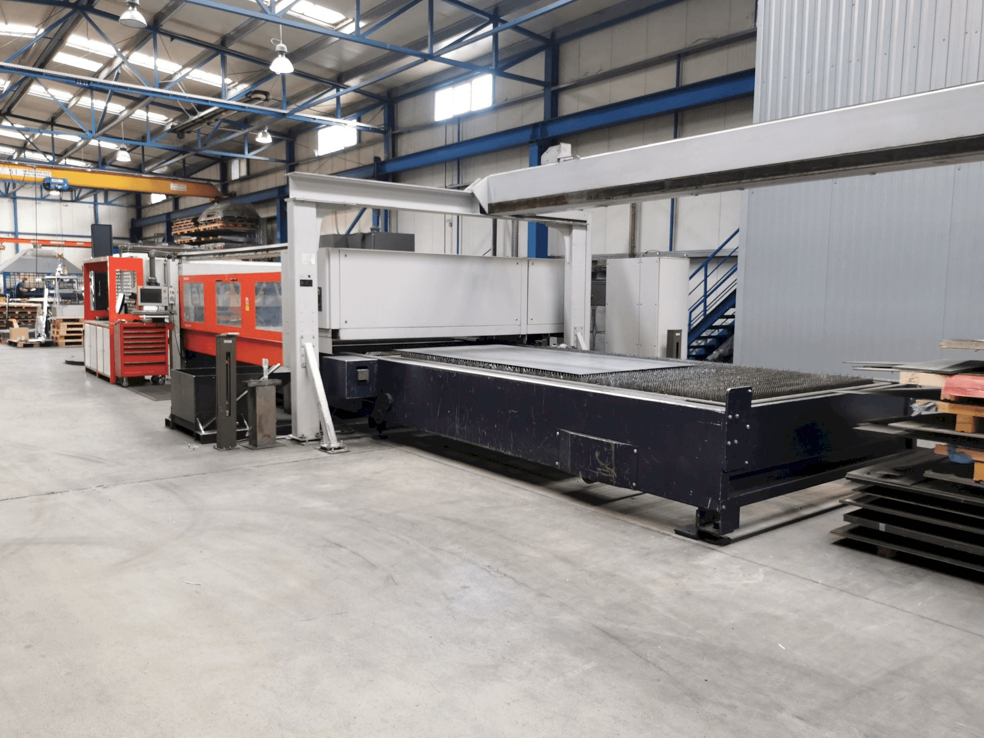 Čelní pohled na Bystronic Bystar 4020 stroj