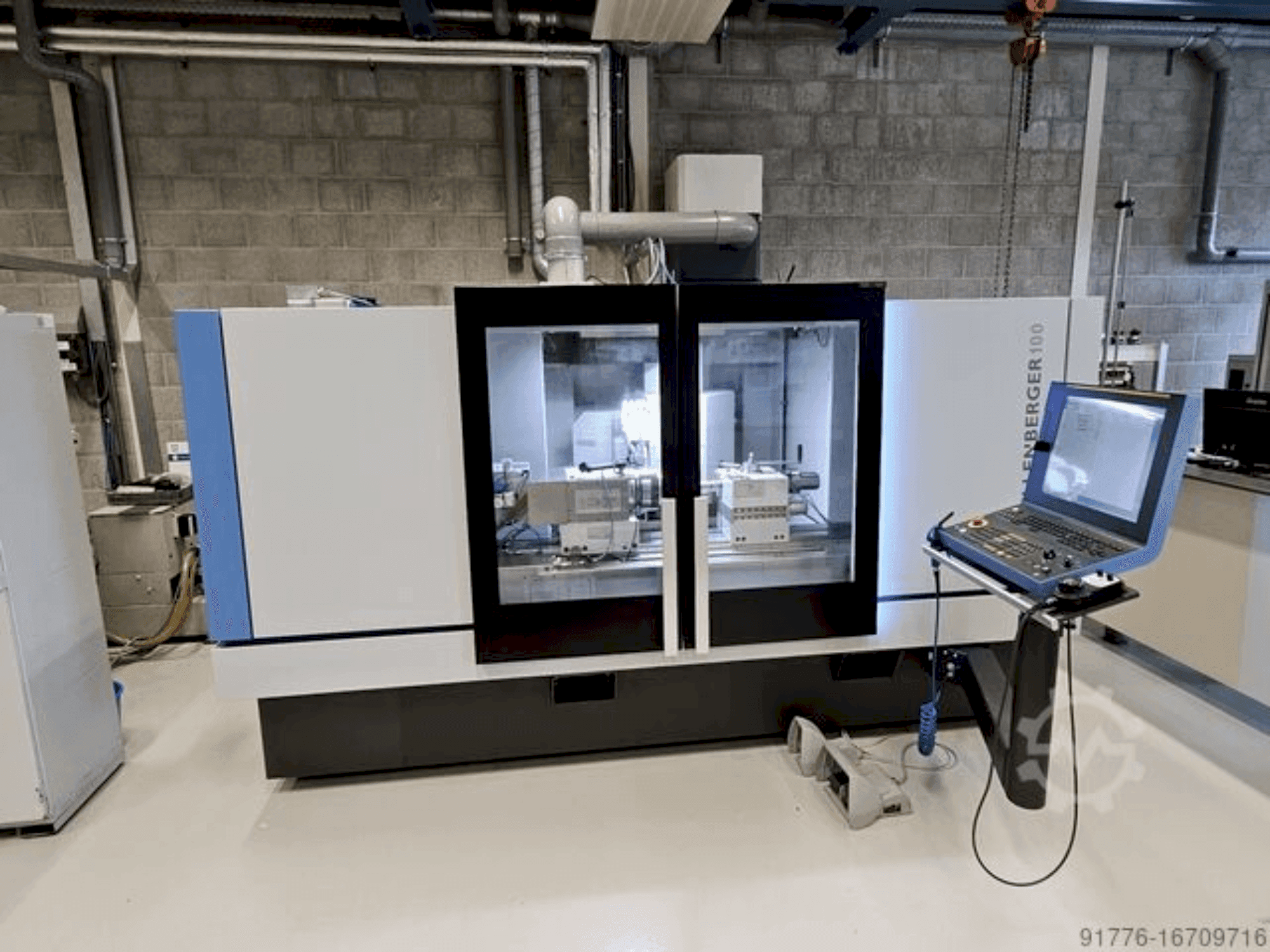 Čelní pohled na KELLENBERGER 100 stroj