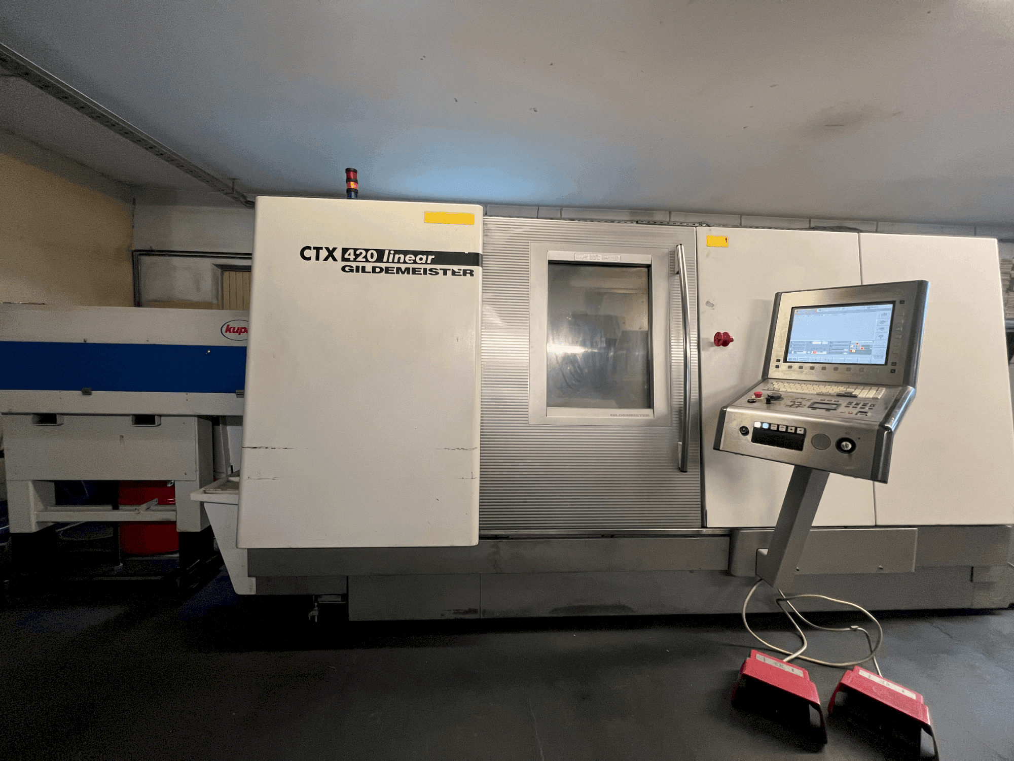 Čelní pohled na Gildemeister CTX 420 linear stroj