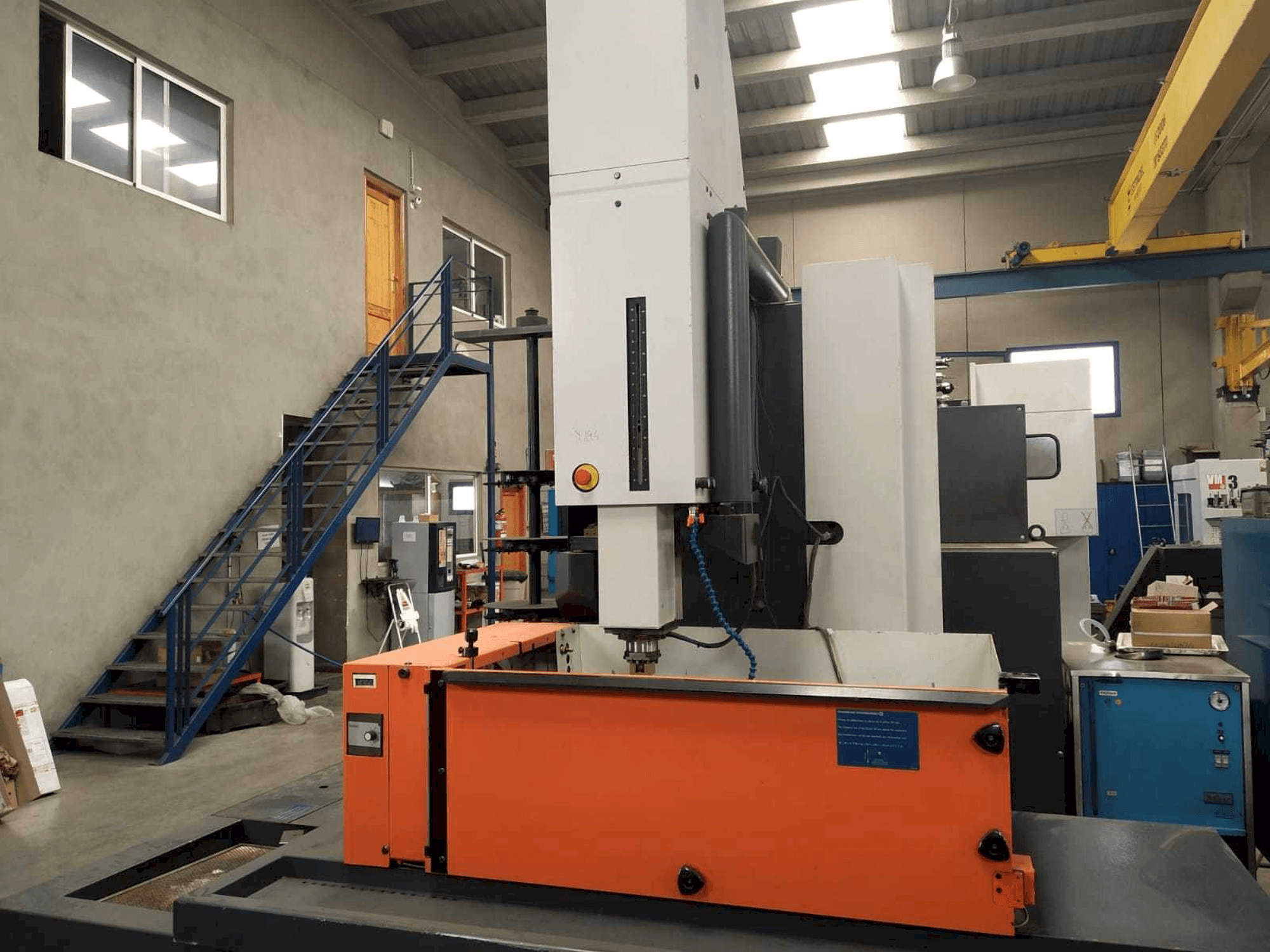 Čelní pohled na CHARMILLES Roboform 4000 stroj