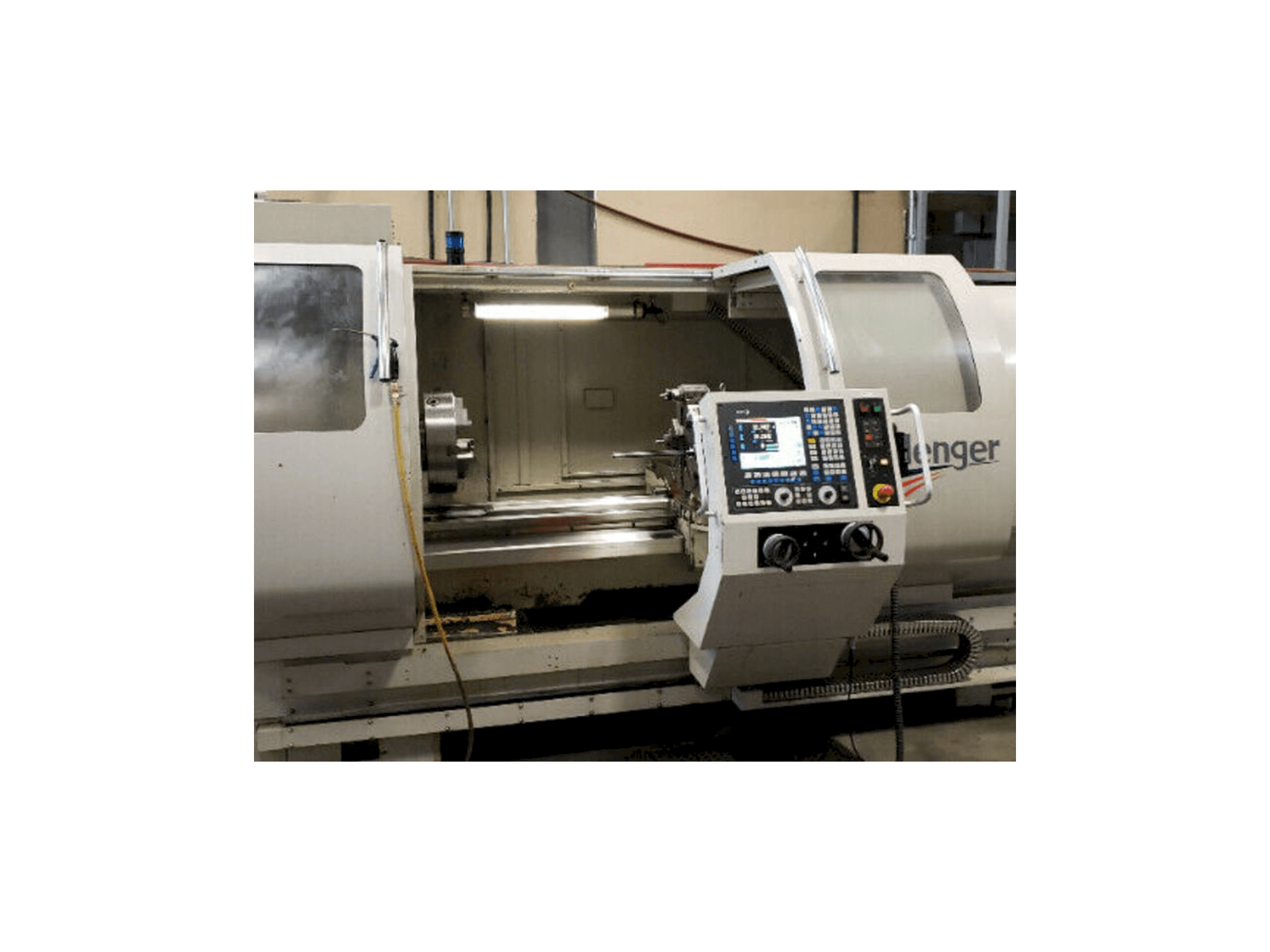 Čelní pohled na Modern Microcut BNC-2260XL stroj