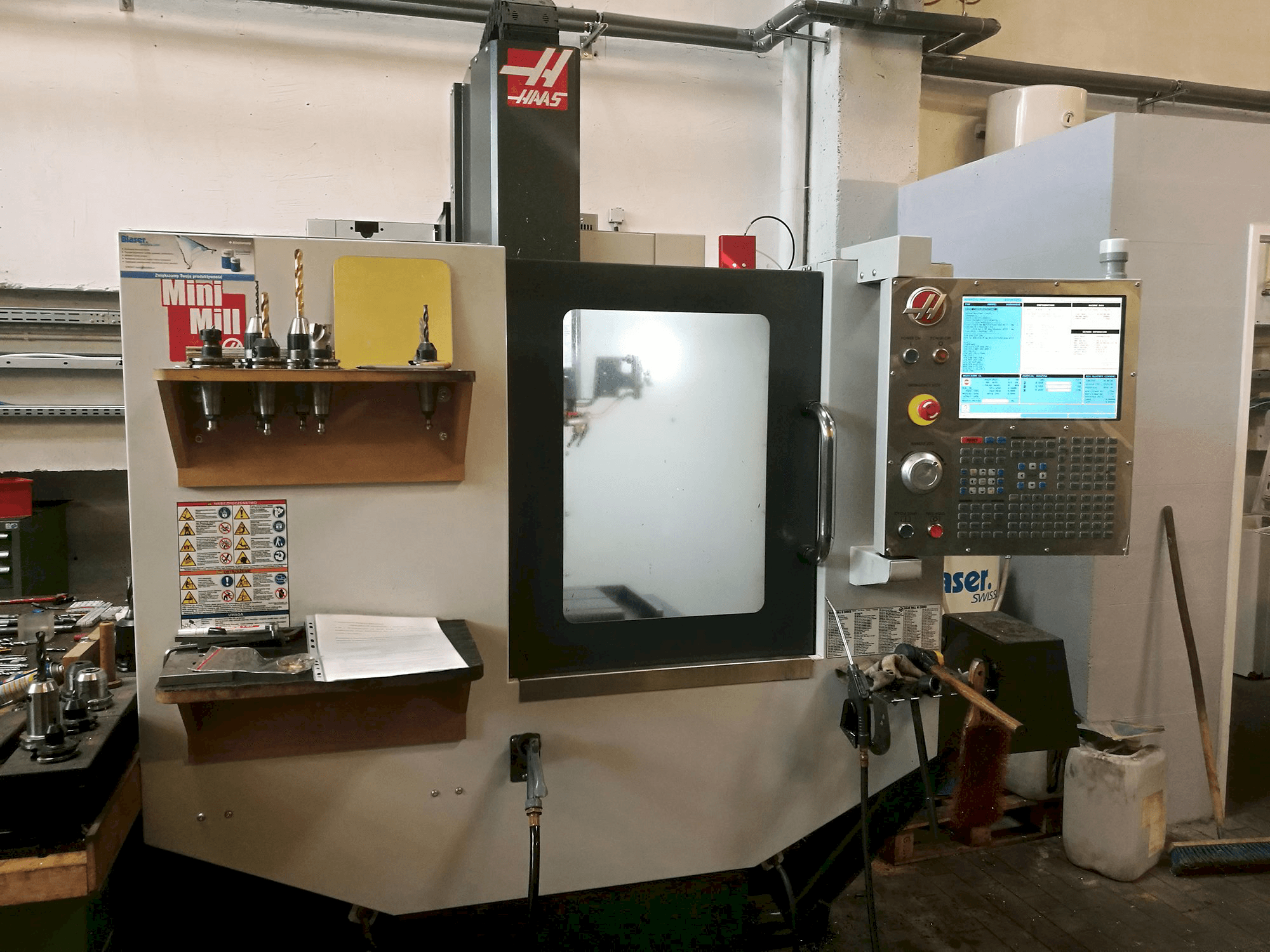 Čelní pohled na HAAS MINIMILL stroj